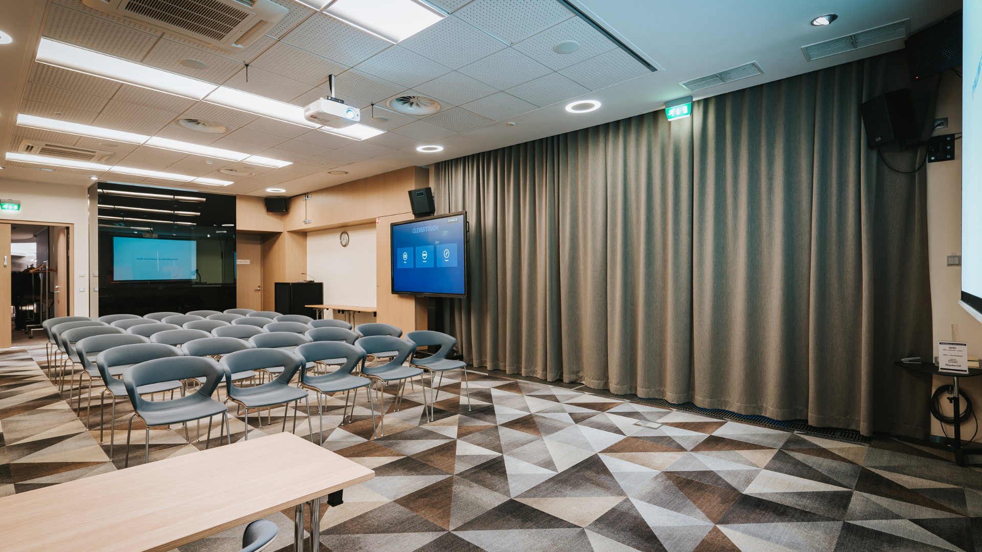 Galaxy 1 saal teatristiilis.