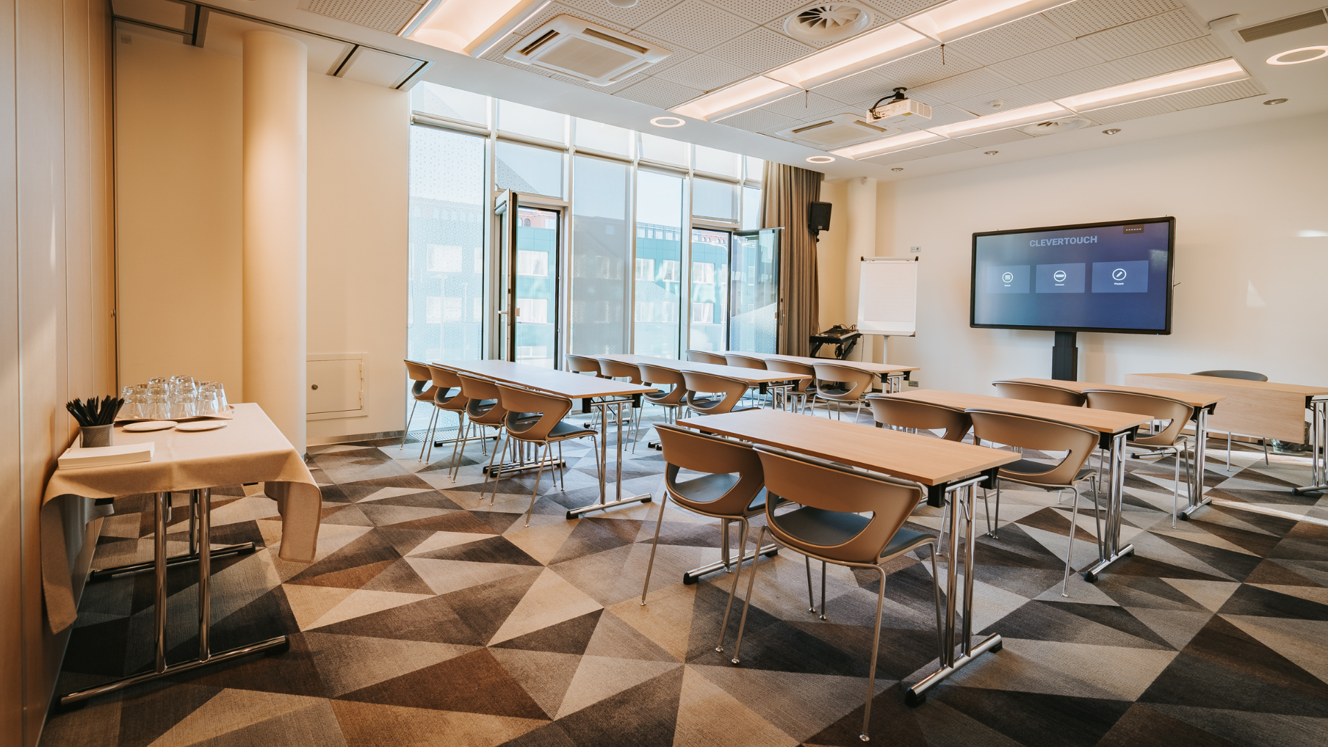 Fantaasia saal klassiruumistiilis.