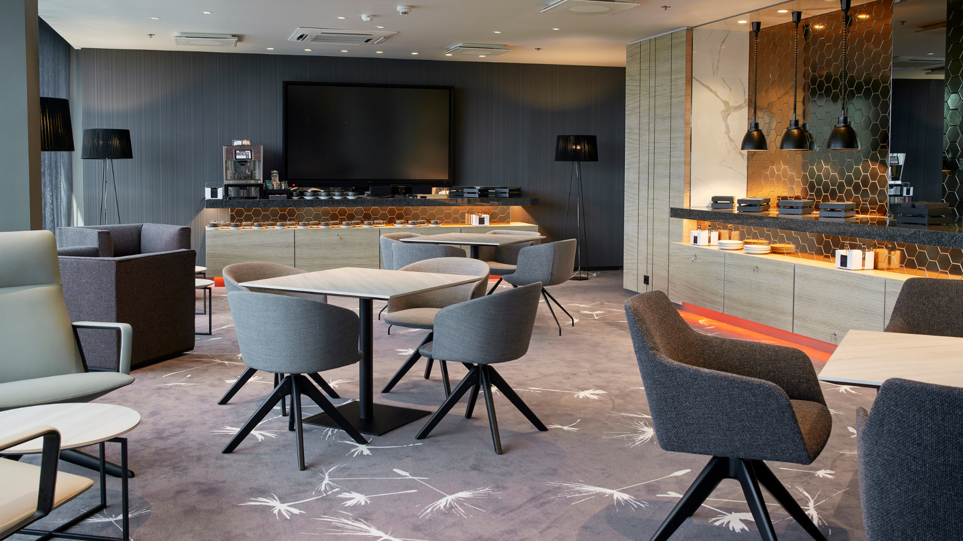 Mahedates hallides toonides sündmusala Tallink City hotelli 10. korrusel.