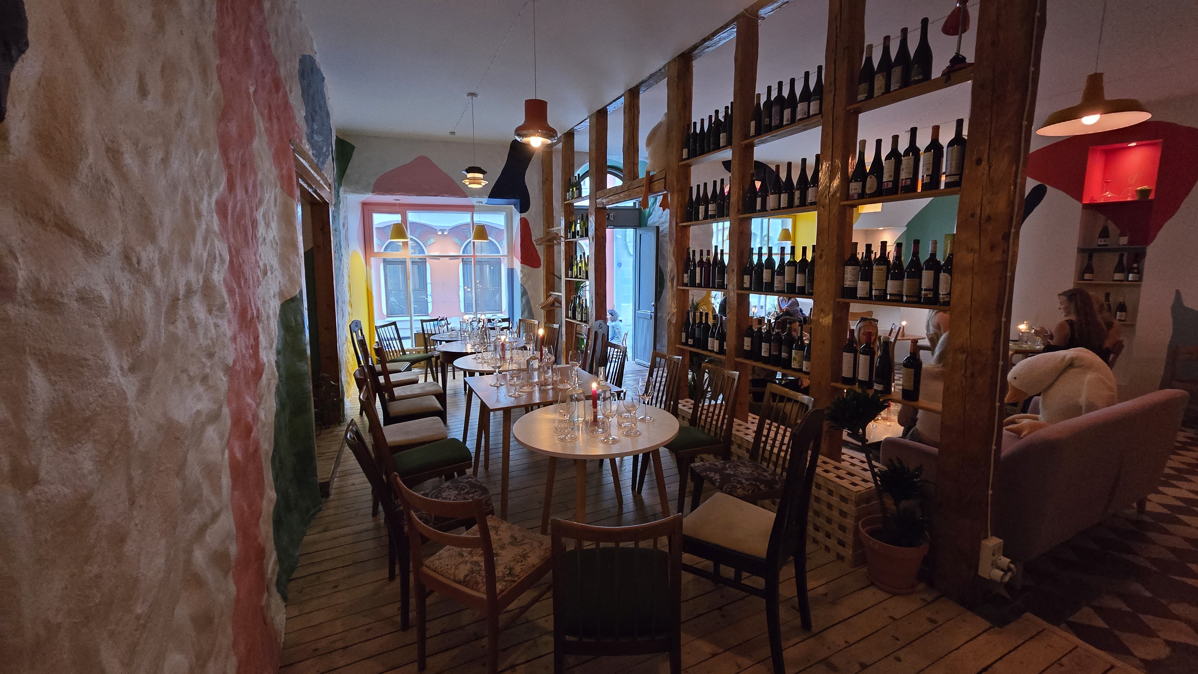 Garš galds Veino vīna bārā