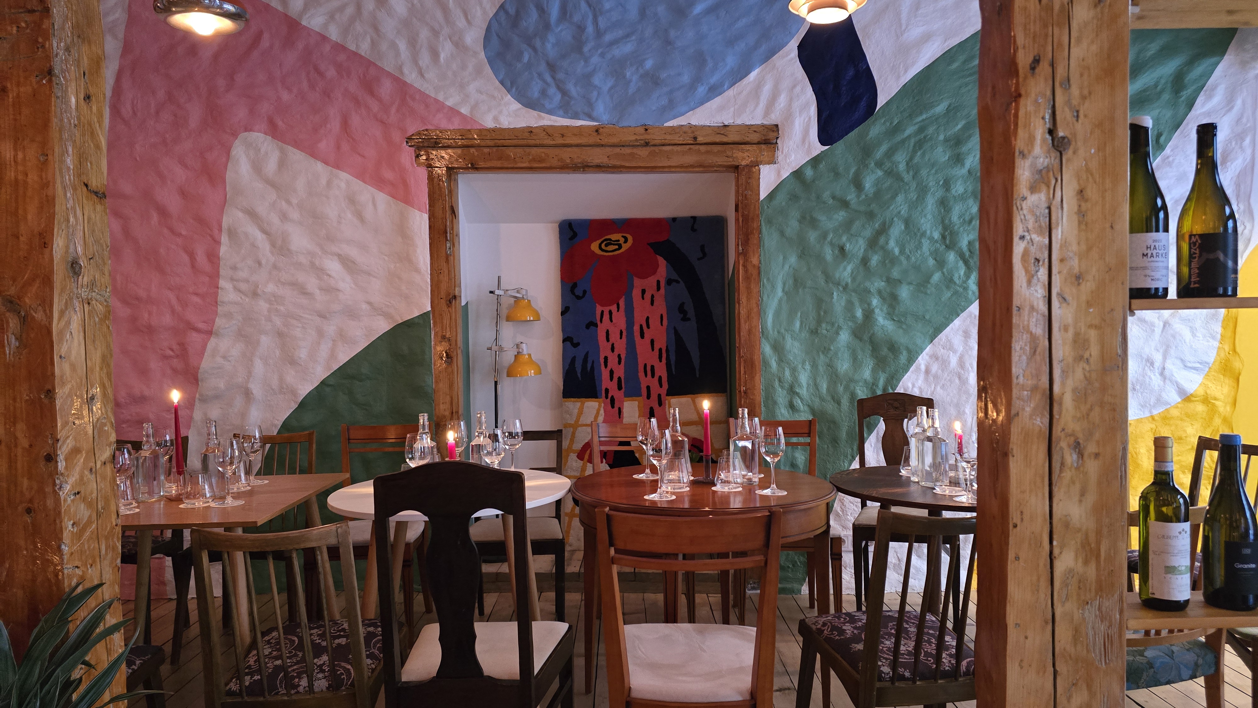 Veino ir Tallinas vecpilsētas viskrāsainākais vīna bārs