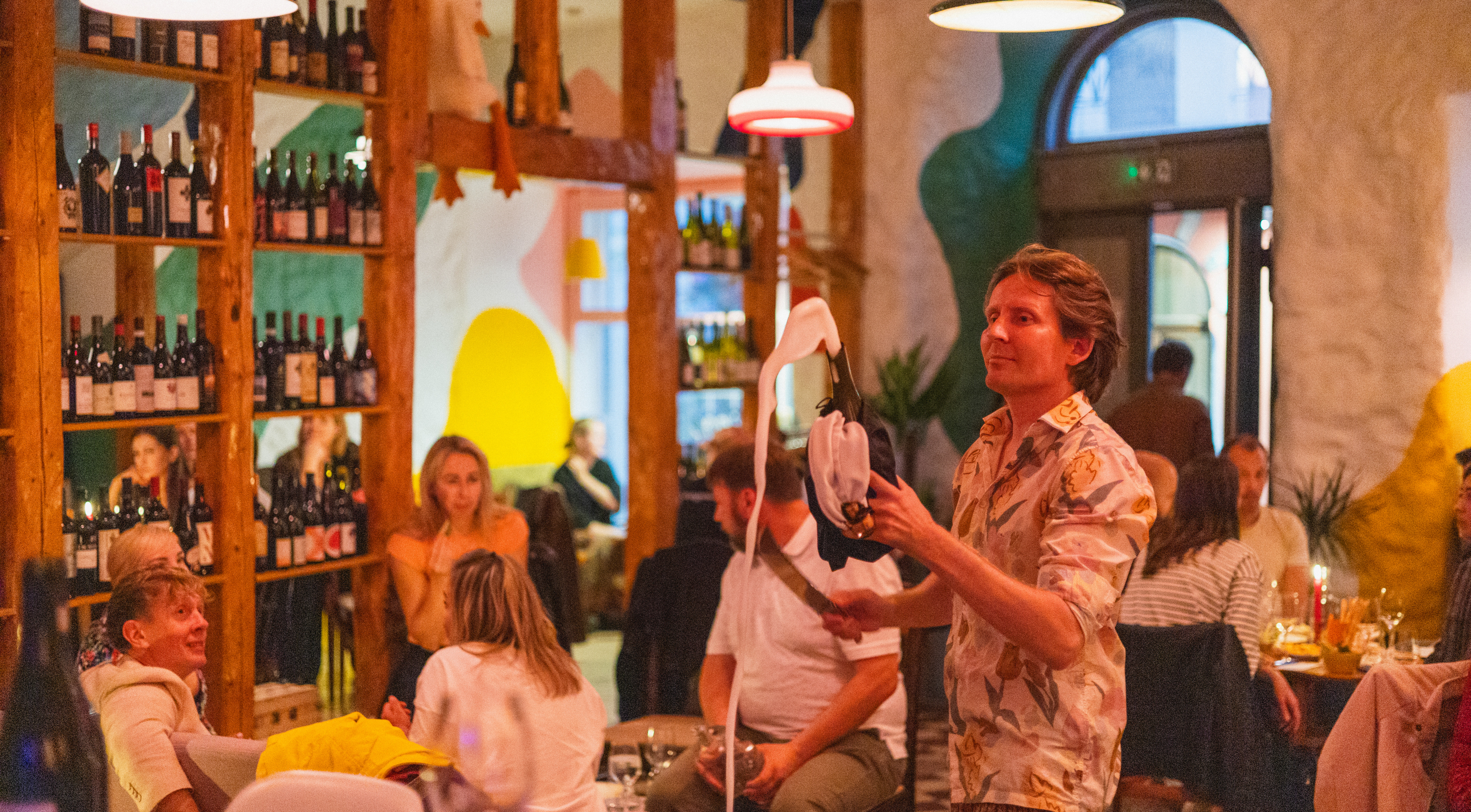 Sabrage Veino vīna bārā