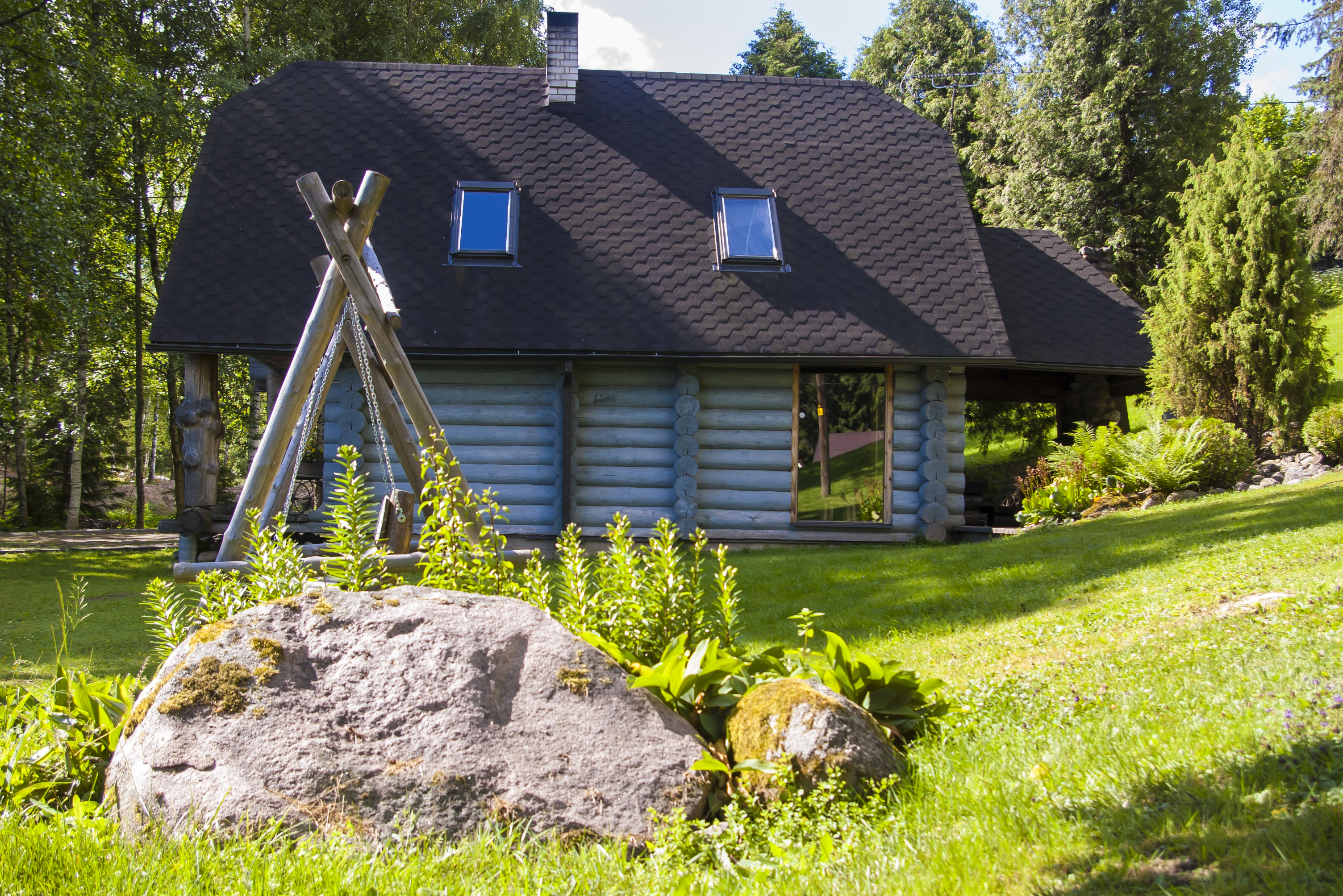 Kõverjärve talu puhkemaja eemalt vaadates