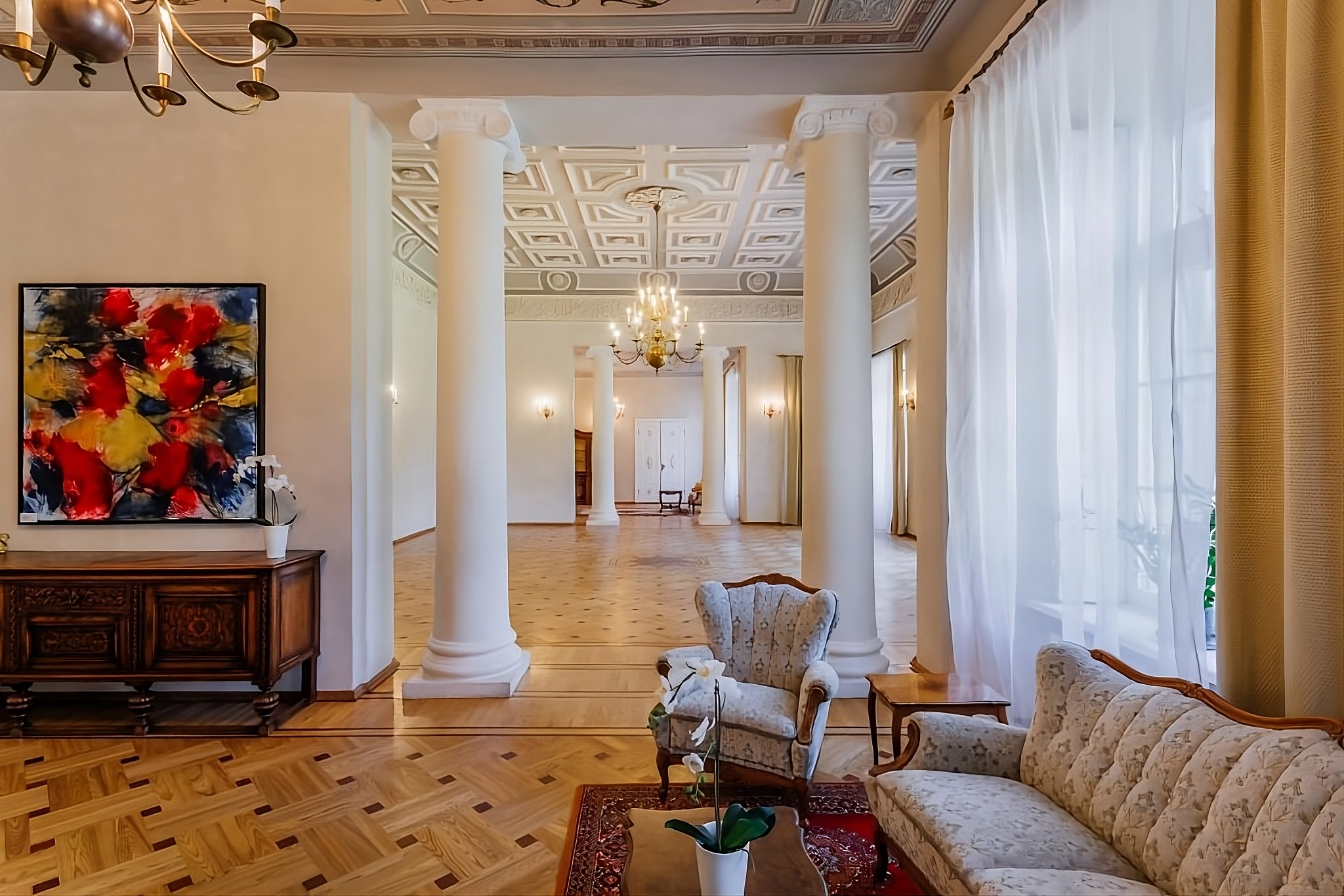 Großes Atrium des Gästehauses des Guts Sack (Saku)