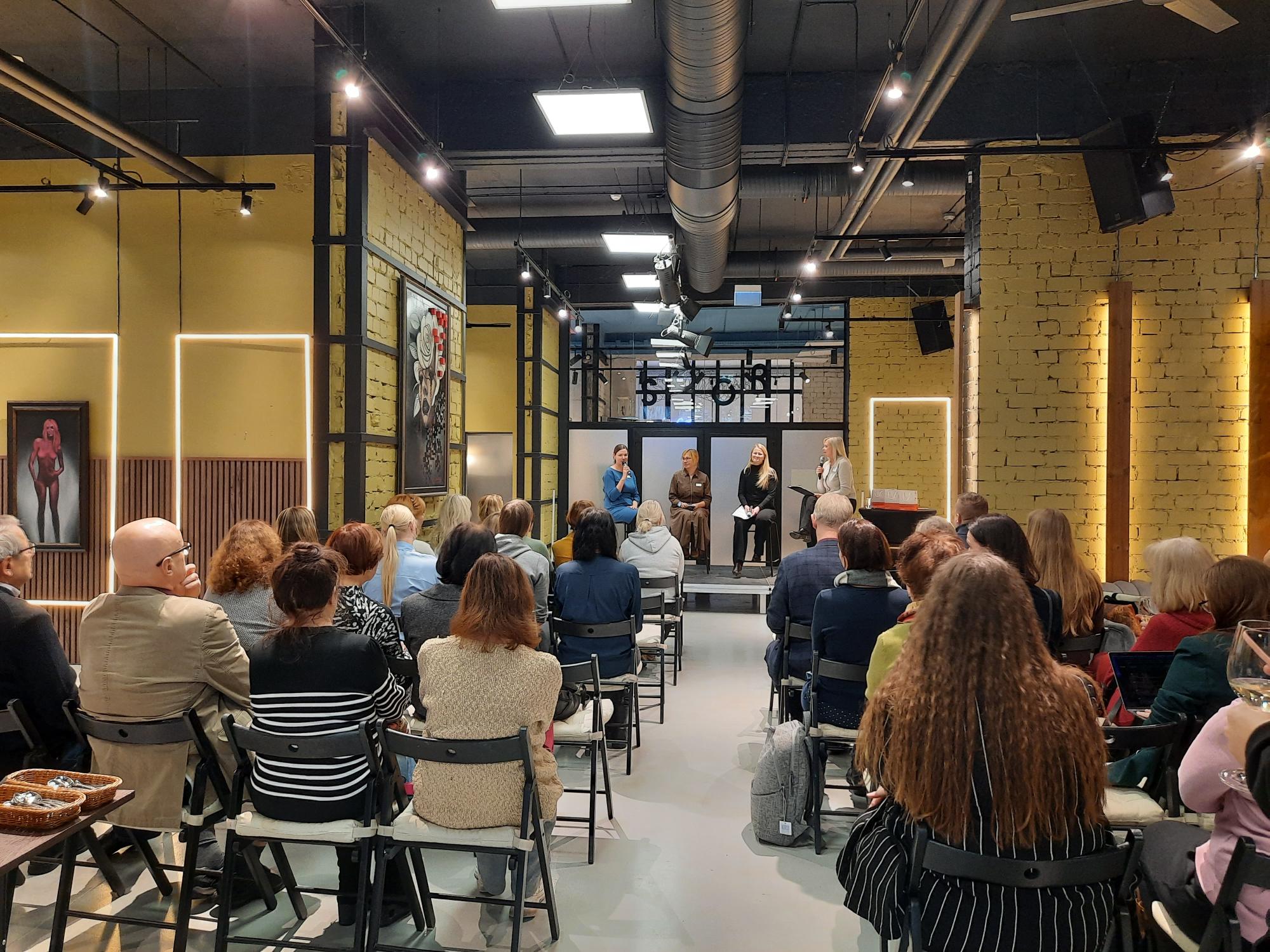 "Elutuba Lava Taga" telpas izkārtojums teātra stilā līdz 150 dalībniekiem