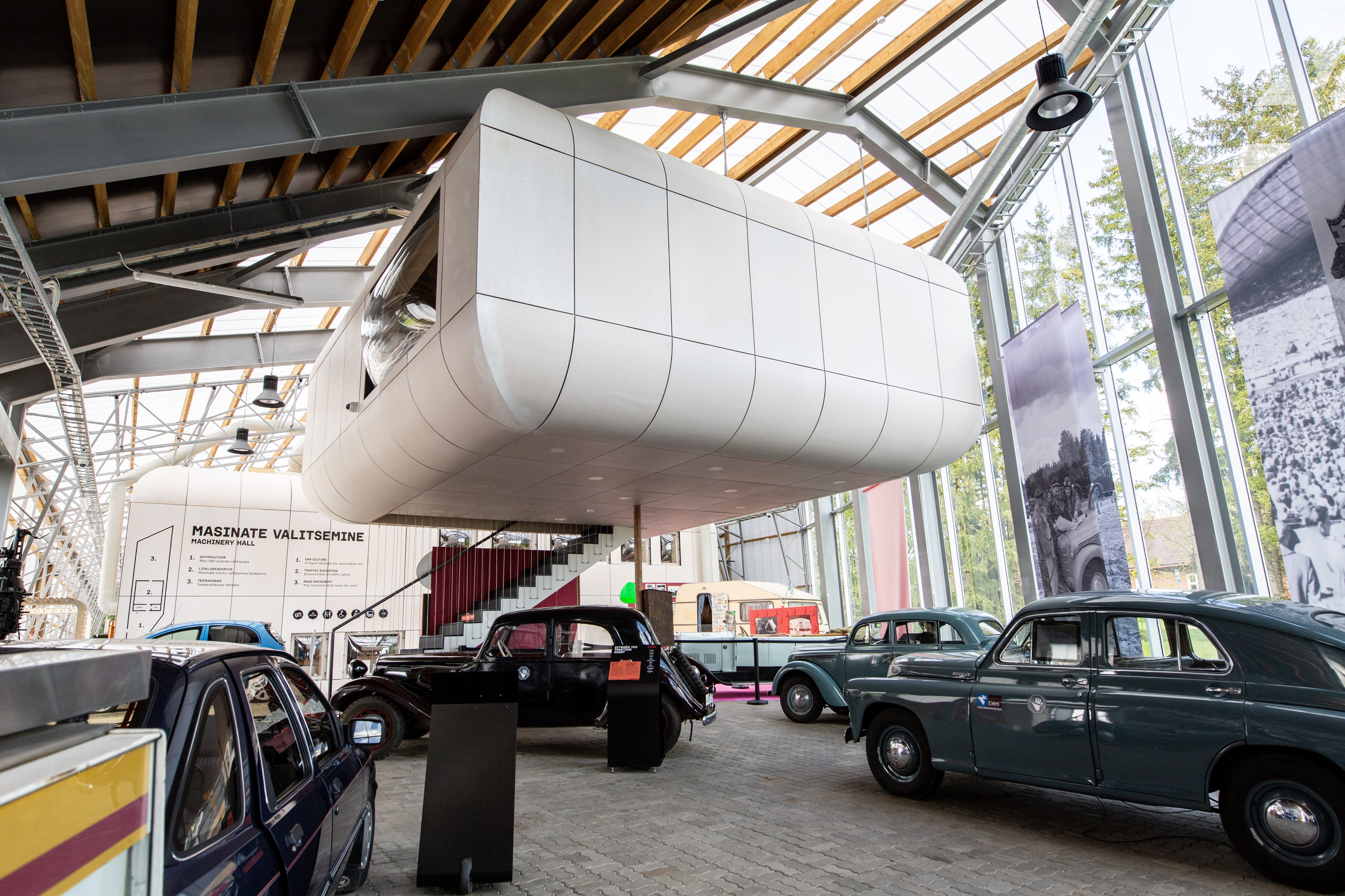 Remote-Arbeitswürfel in der Maschinenhalle des Straßenmuseums