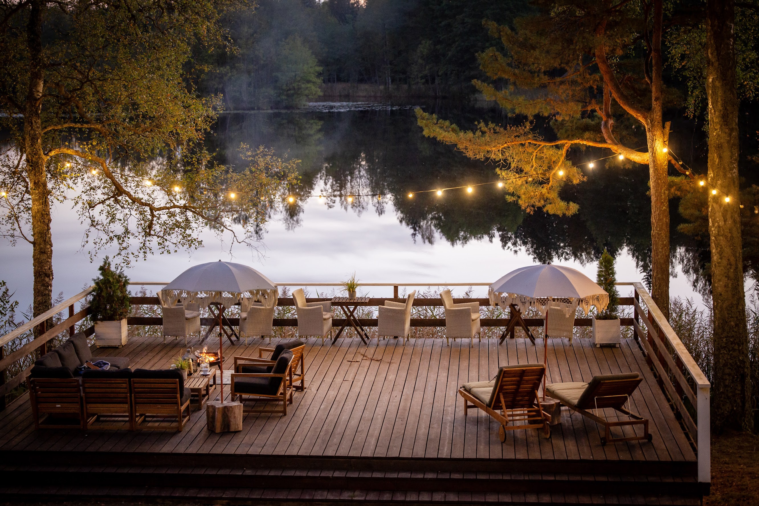 Saarjärve Villa järveterrass