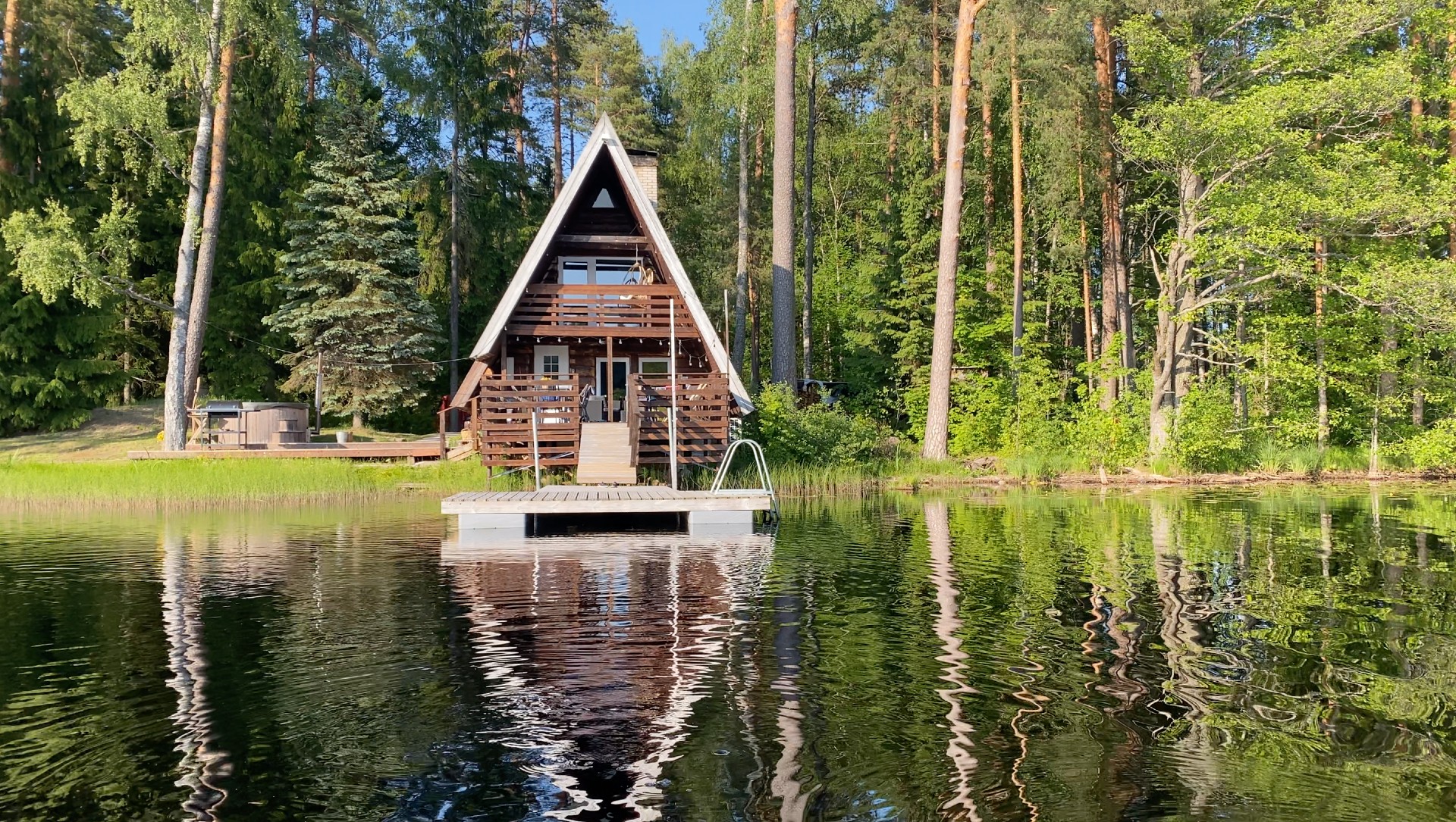 Saarjärves mazā privātā brīvdienu māja pie ezera