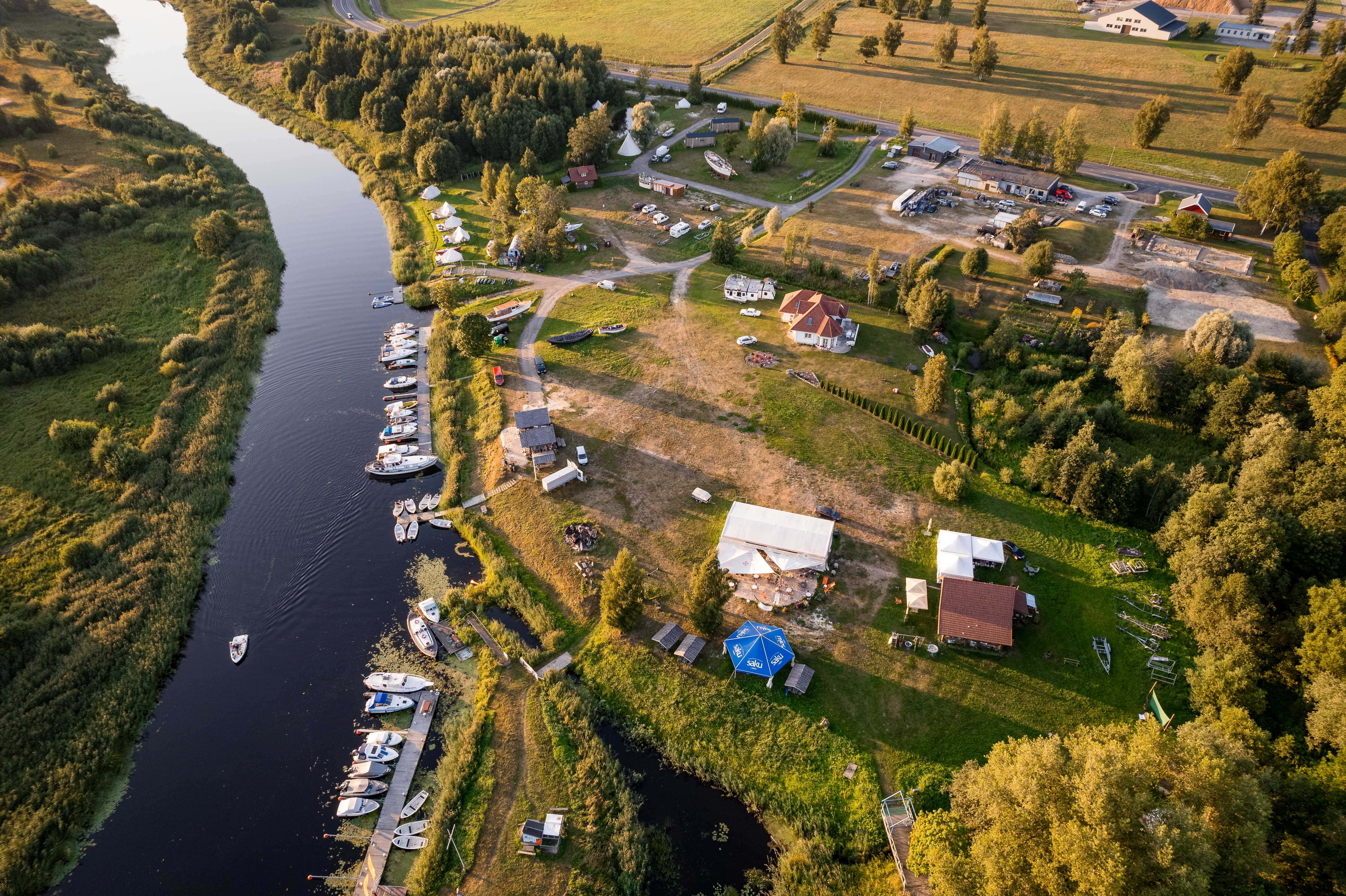 Sauga kaluriküla puhkeküla ja karavanikämping