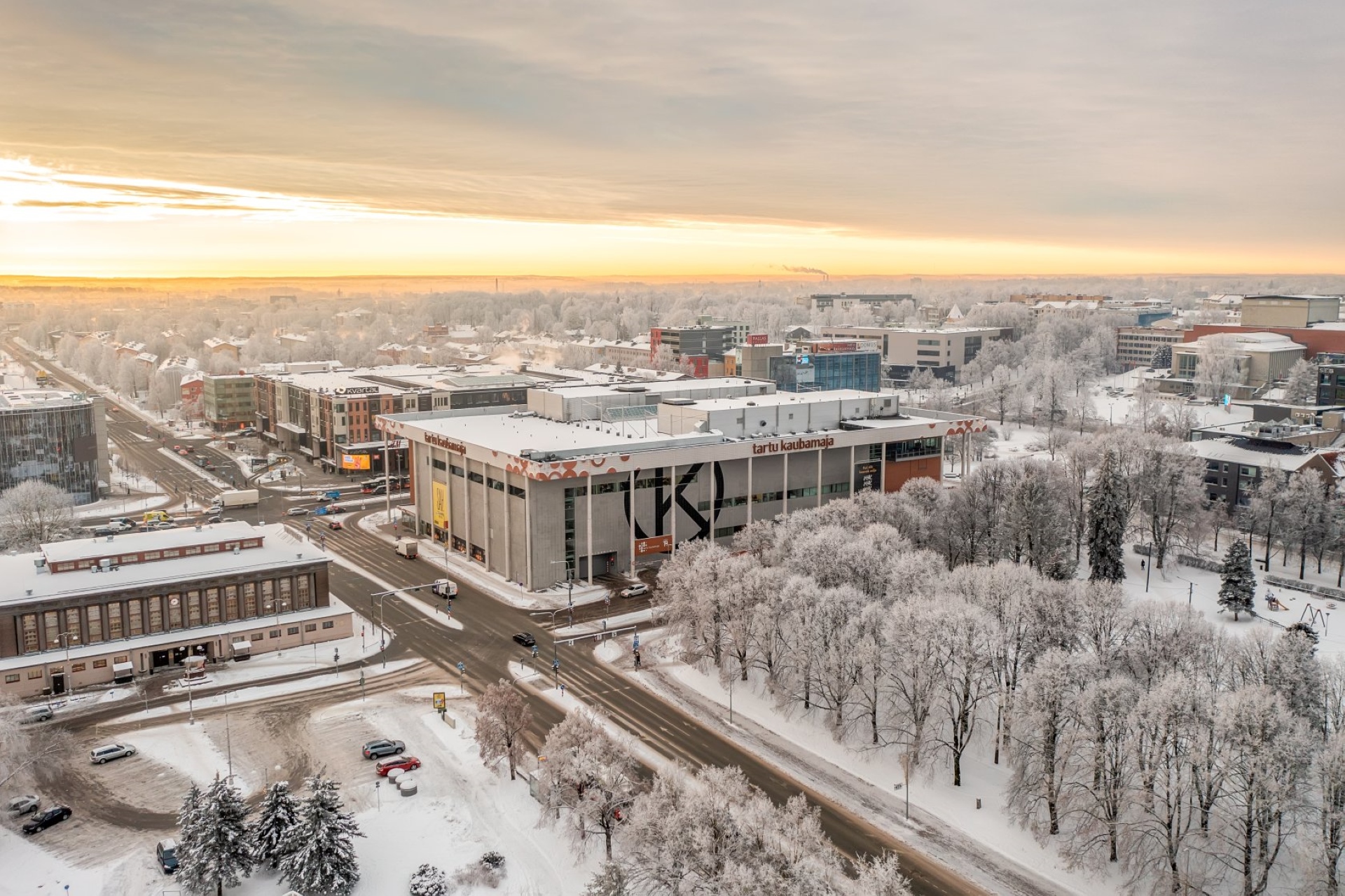 Tartu kaubamaja lumises kesklinnas