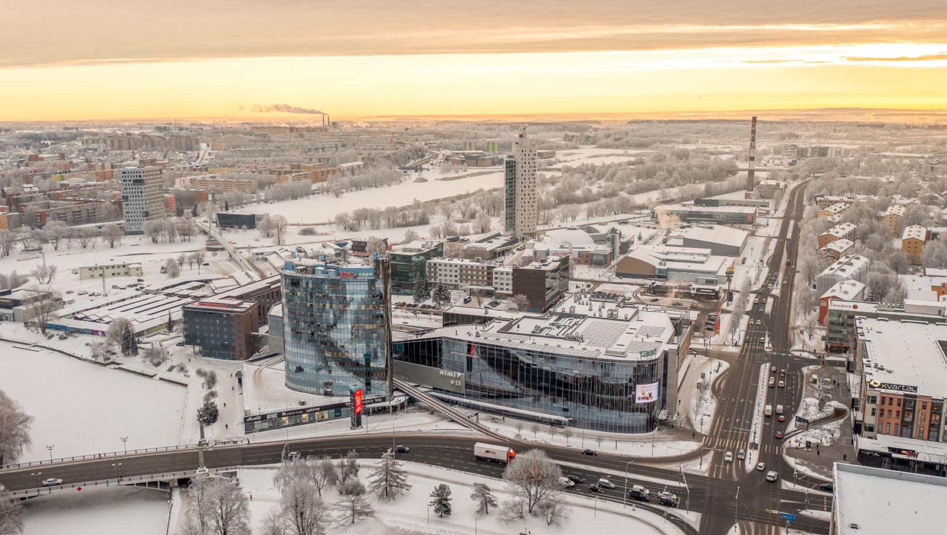 Talvises Tartu Kesklinnas ostukeskus Tasku Keskus