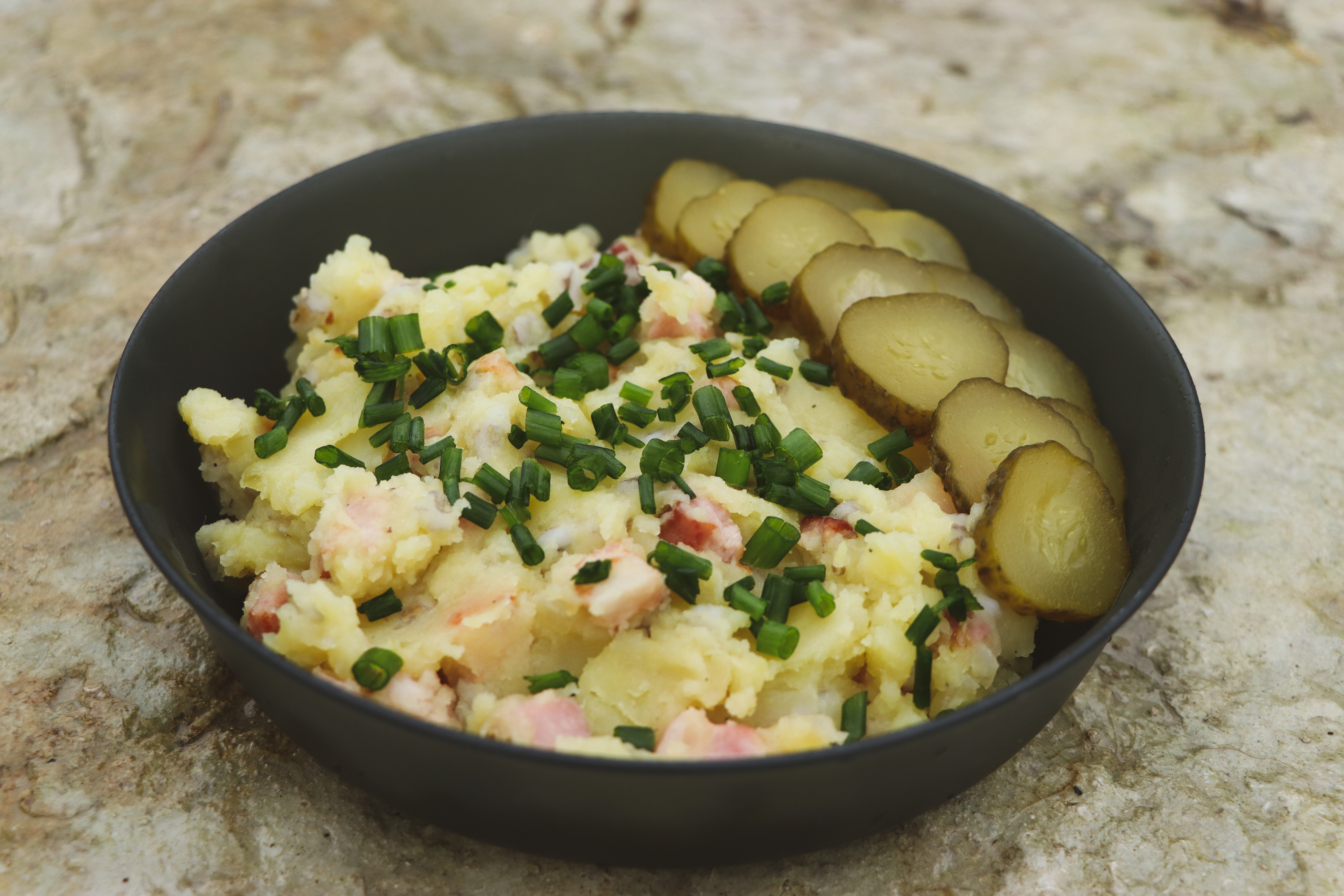 Perinteinen virolainen ruoka mulgipuder lihalla – merkitty UNESCOn kulttuuriperintöluetteloon