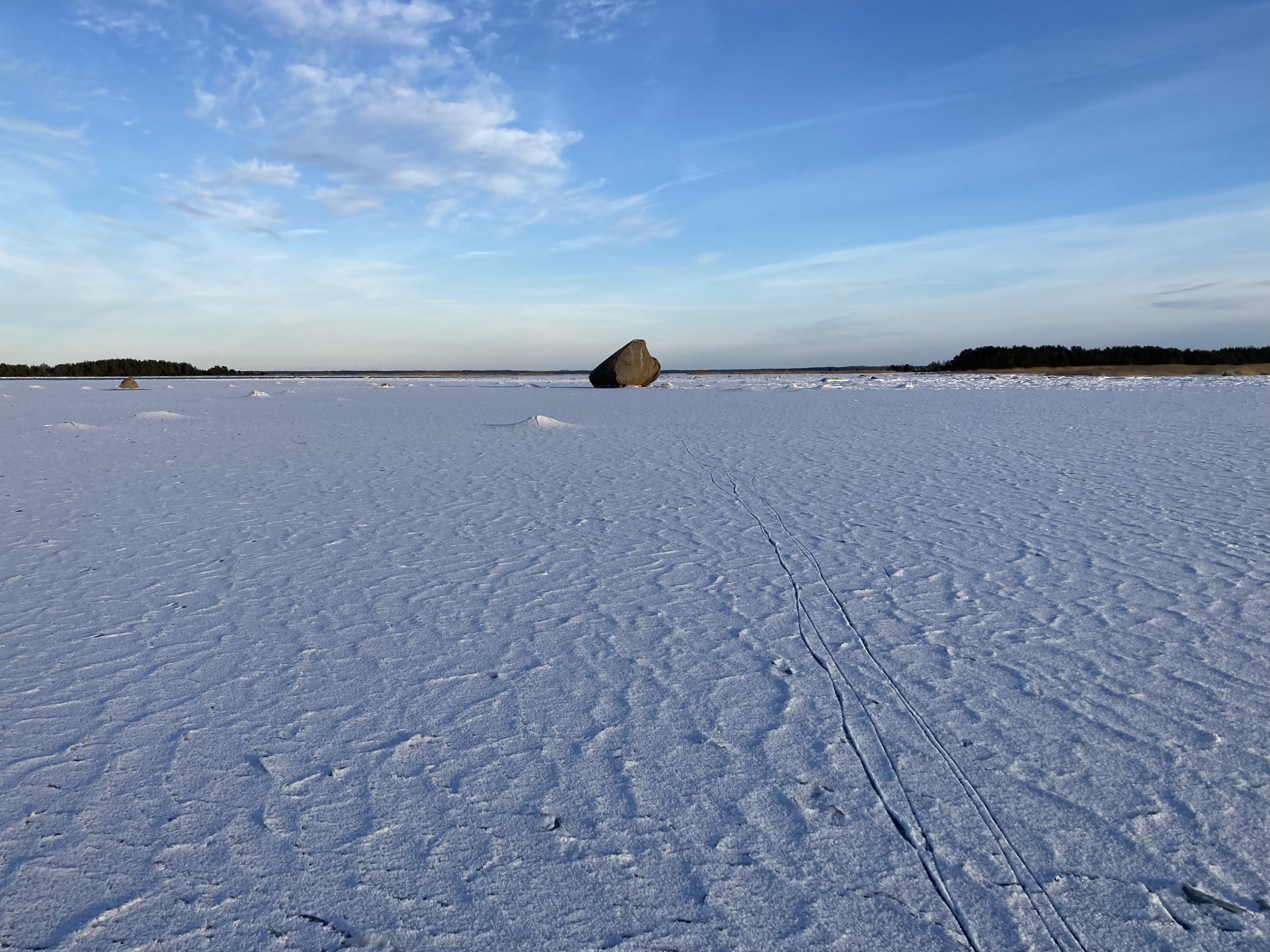 Talvine Vormsi rannamaastik & Kirikukivi