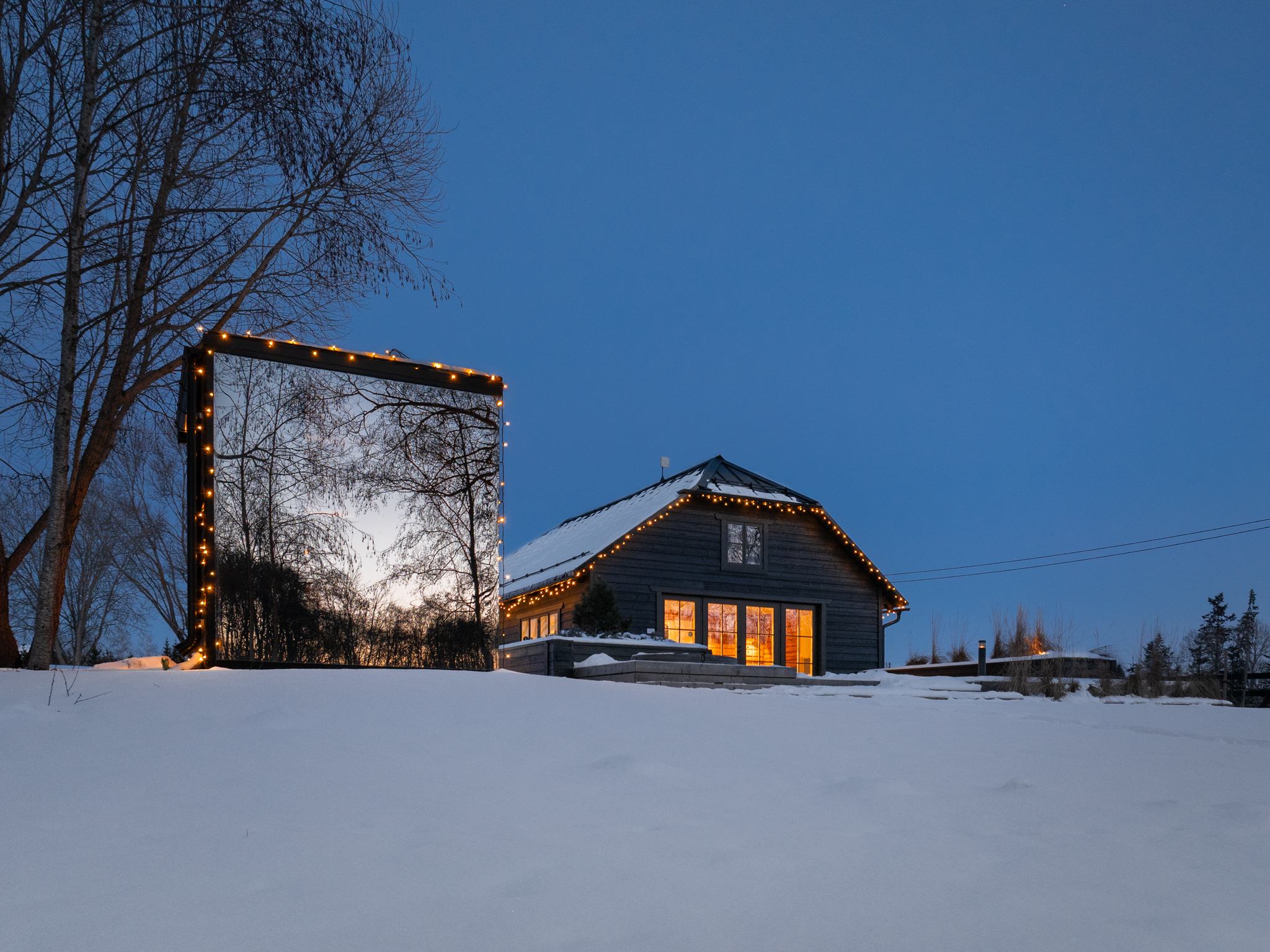 Watermill River House is a cosy 55 m2 house on the banks of the Õhne River, with a living room and an open kitchen, a bedroom, and a bathroom. The kit