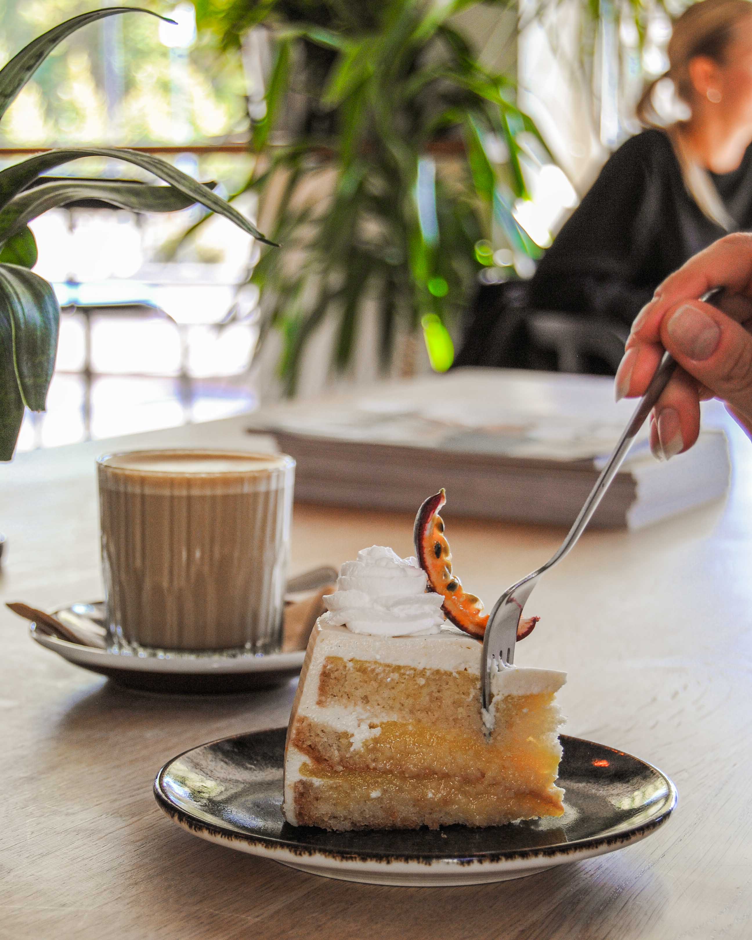 Rohe kohviku vegan magustoit ja kohvi