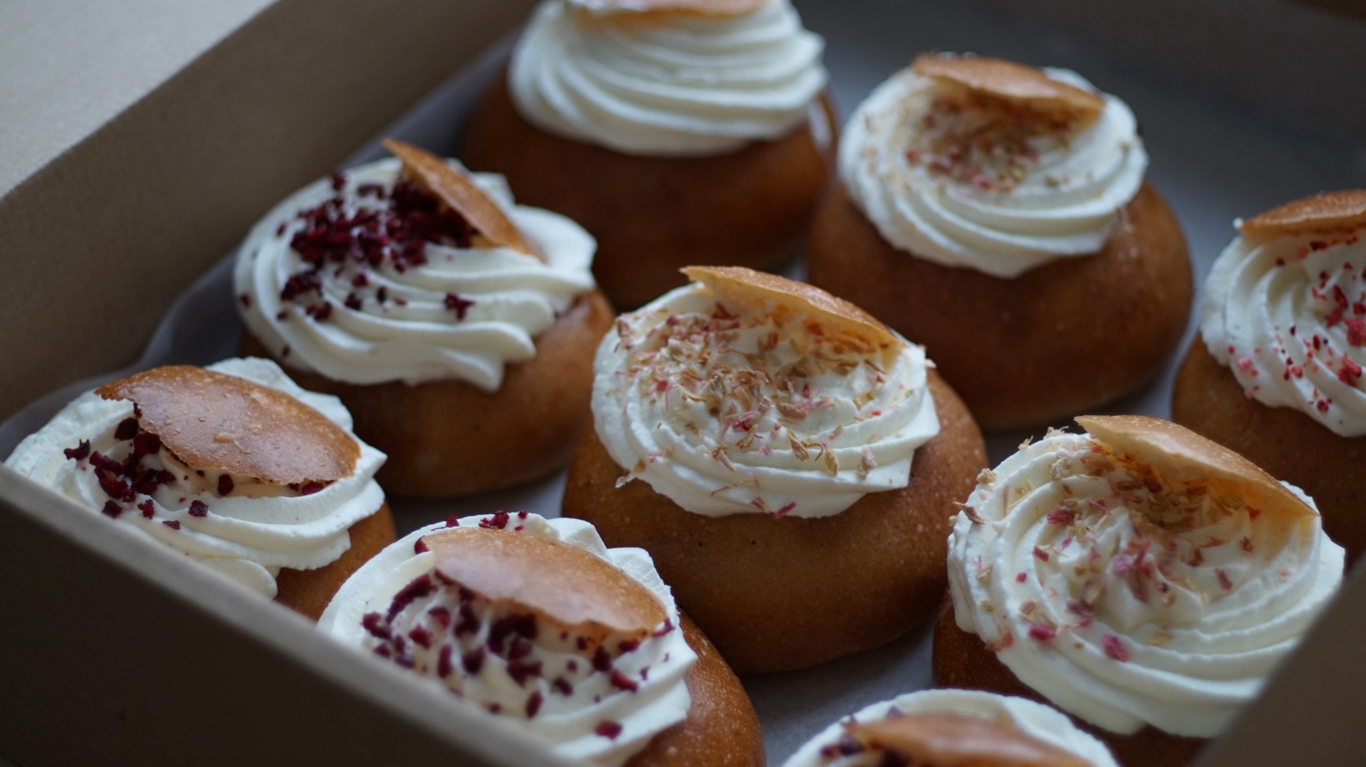 La Boulangerie is a piece of Paris in the heart of Tallinn, a café where French elegance is reflected in both the interior and the dishes. At the hear