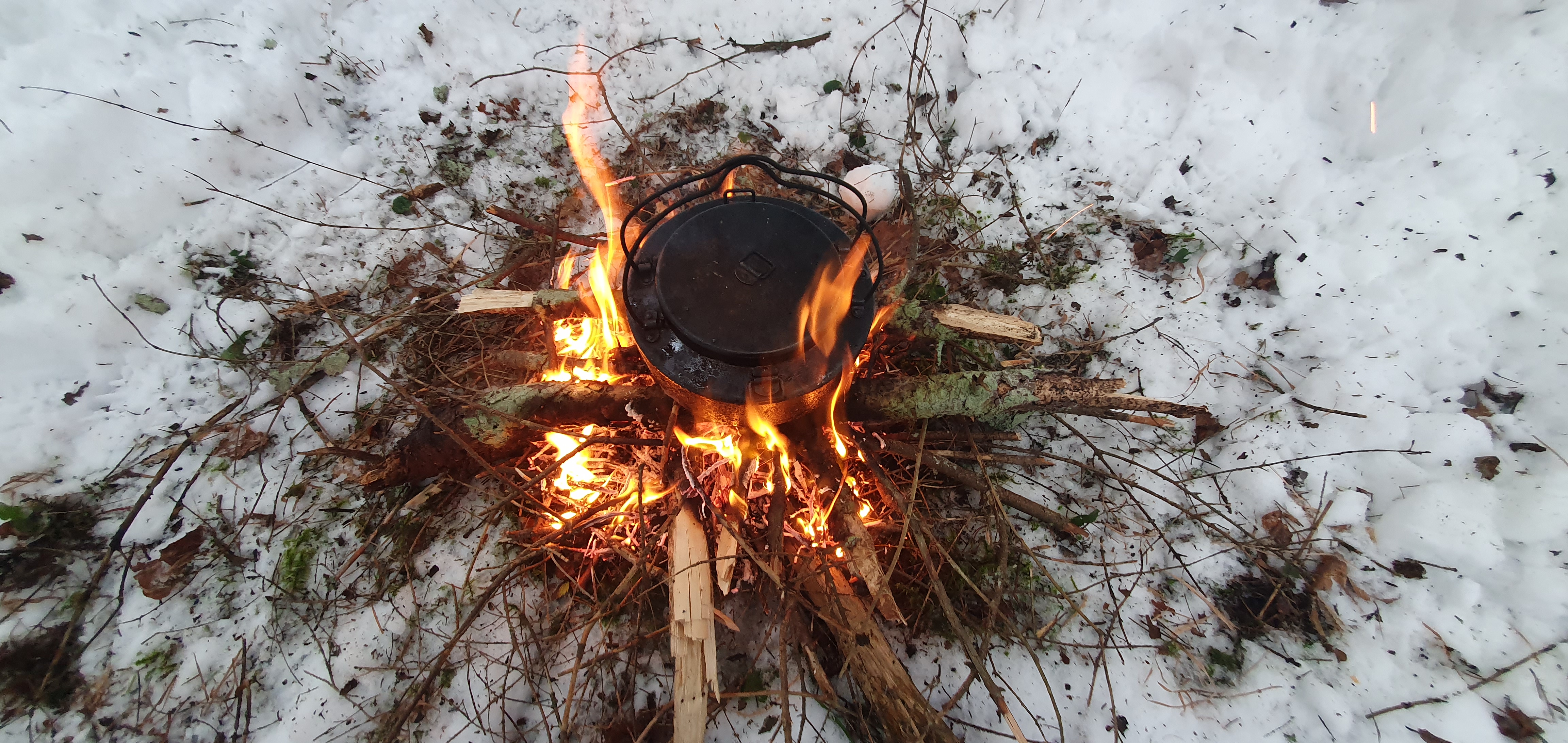 Nuotio nuotiokurssilla