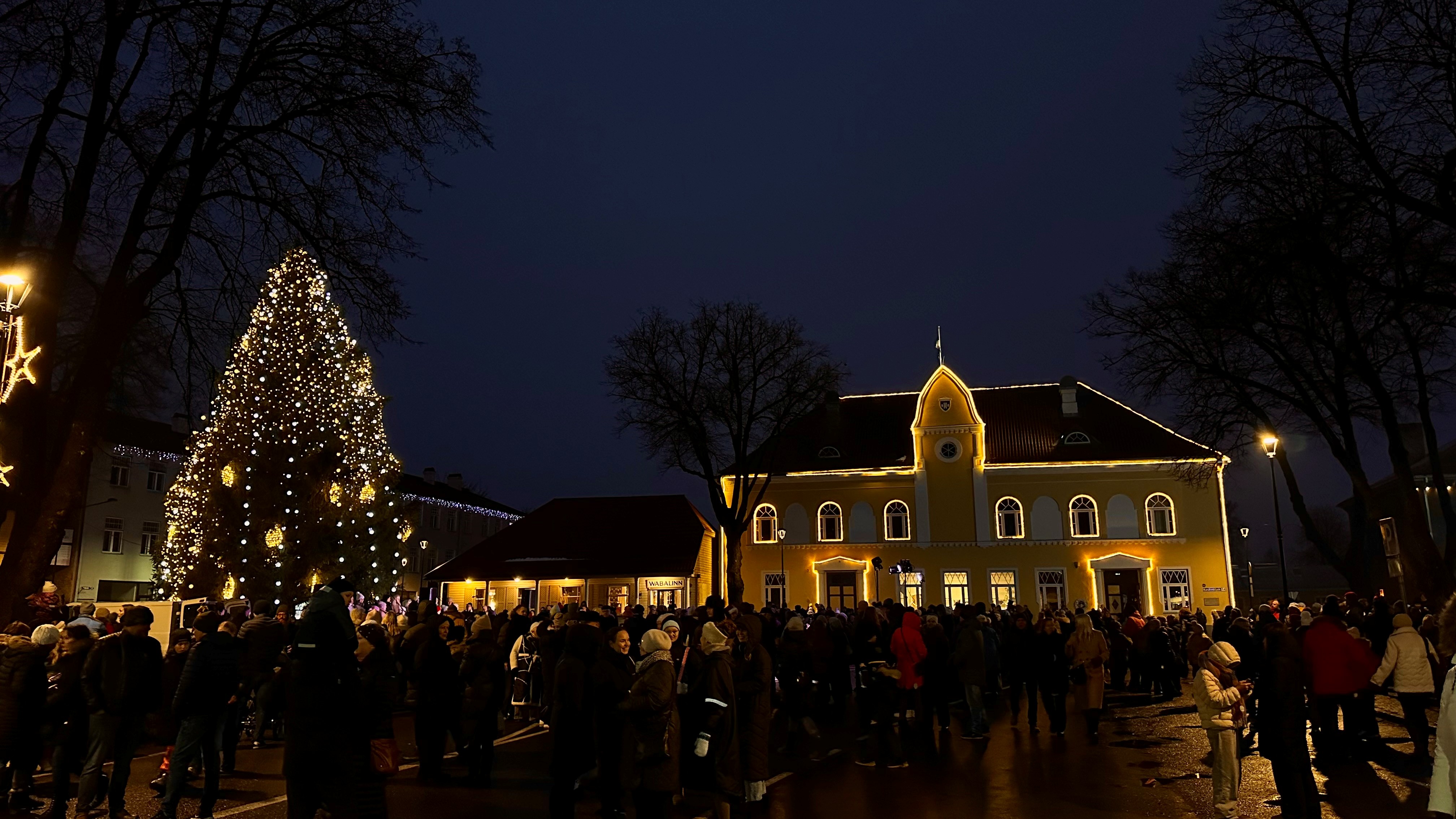 Das Rathaus von Paide ist ein 1920 anstatt eines Holzgebäudes errichtetes Bauwerk mit einer Fassade im späten Jugendstil am Hauptplatz von Paide. 2008