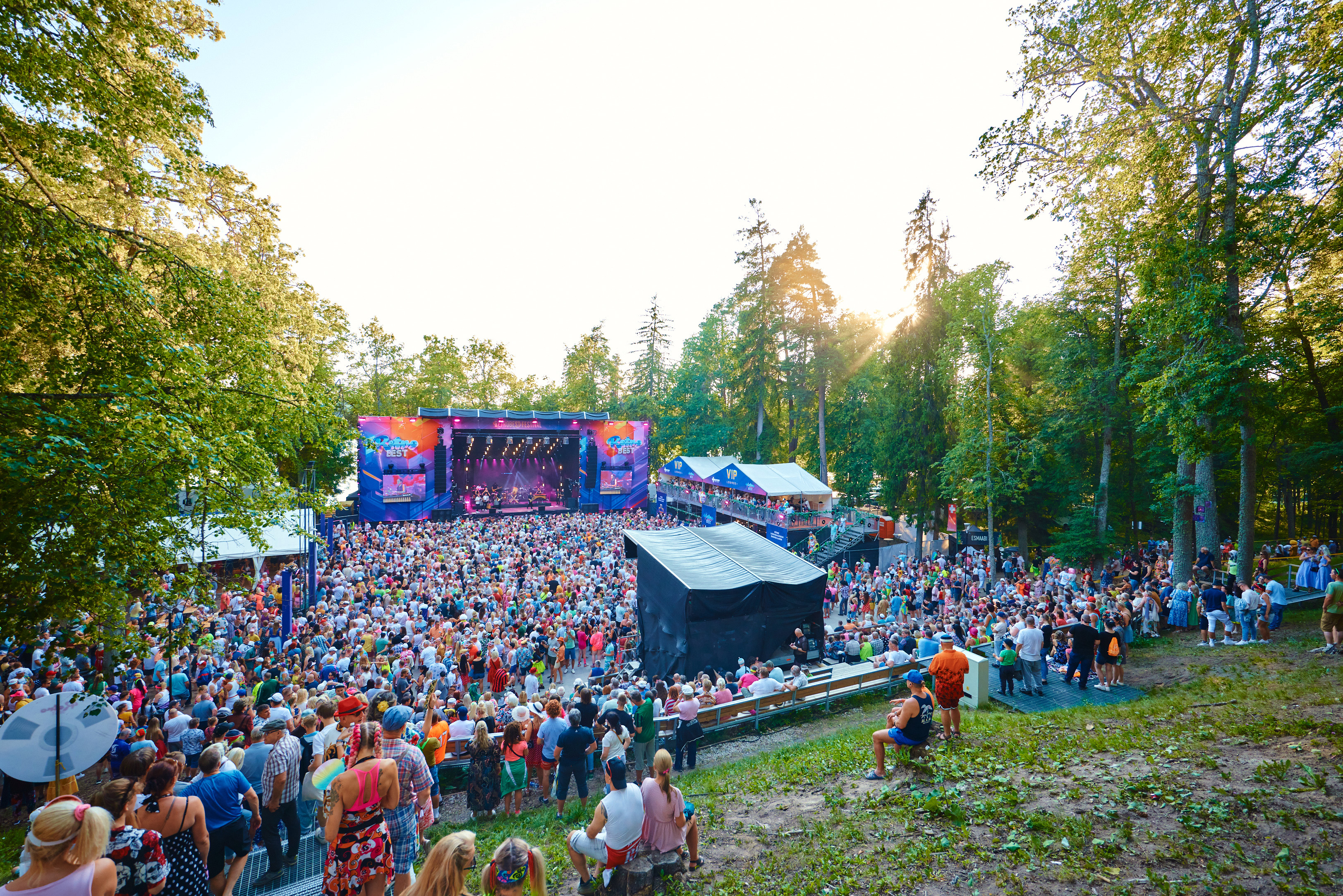 Festivāls Retrobest ir tematisks retro mūzikas un laikmeta piedzīvojumu festivāls visiem, kas mīl iepriekšējo gadu desmitu mūziku un noskaņojumu. Šis 