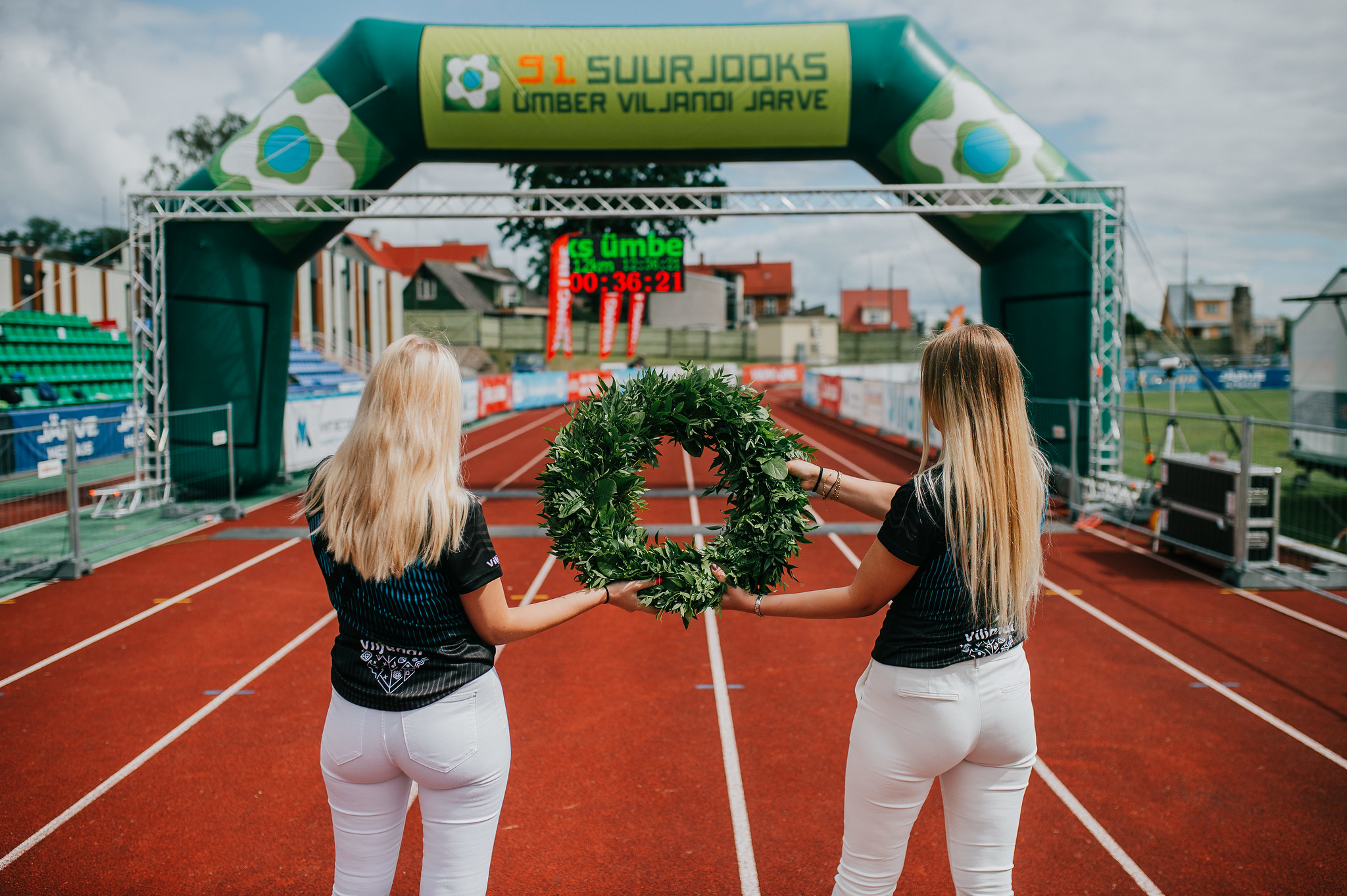 Ümber Viljandi järve jooksu võitjat ootamas