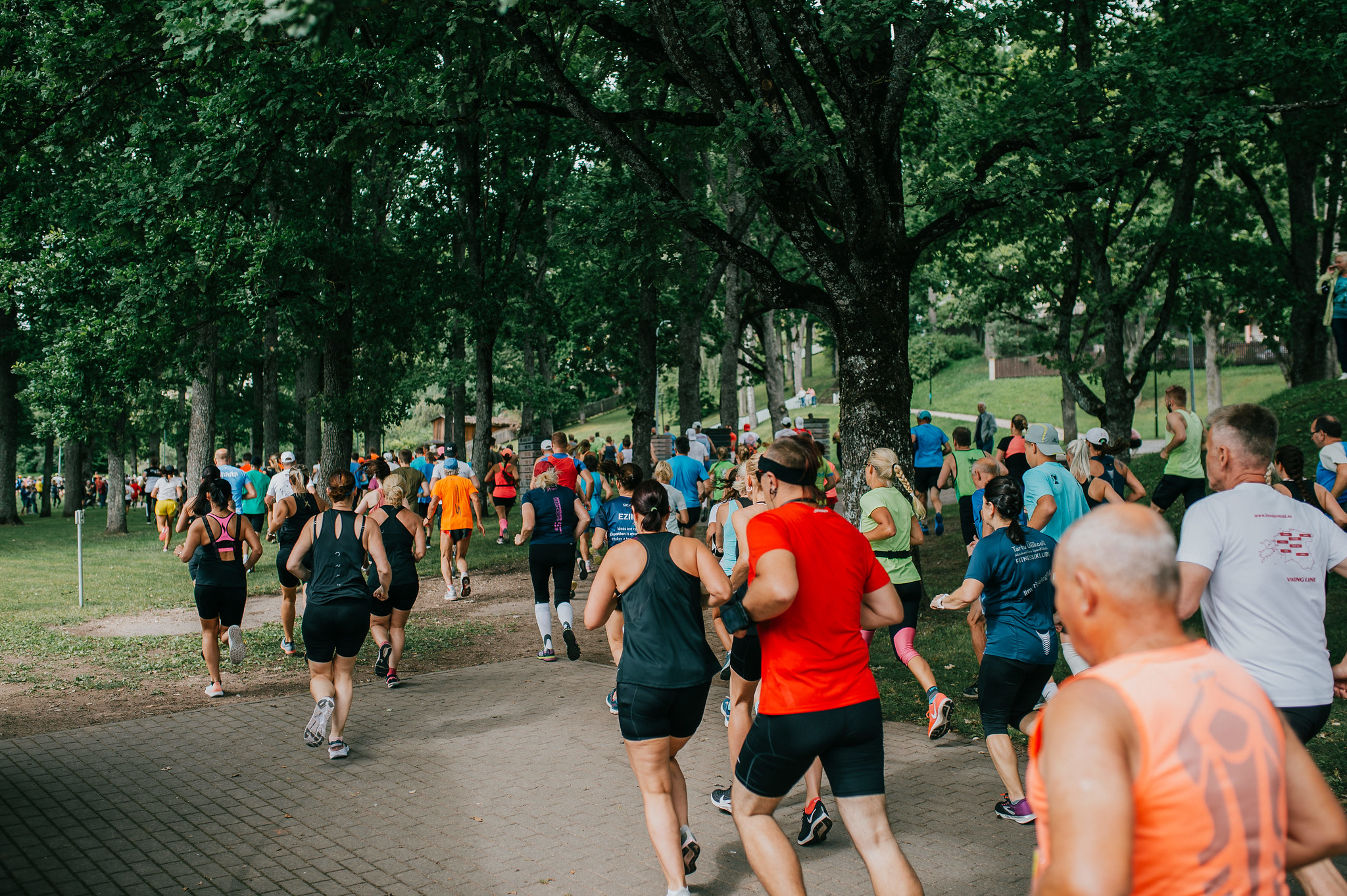 Ümber Viljandi järve jooksjad