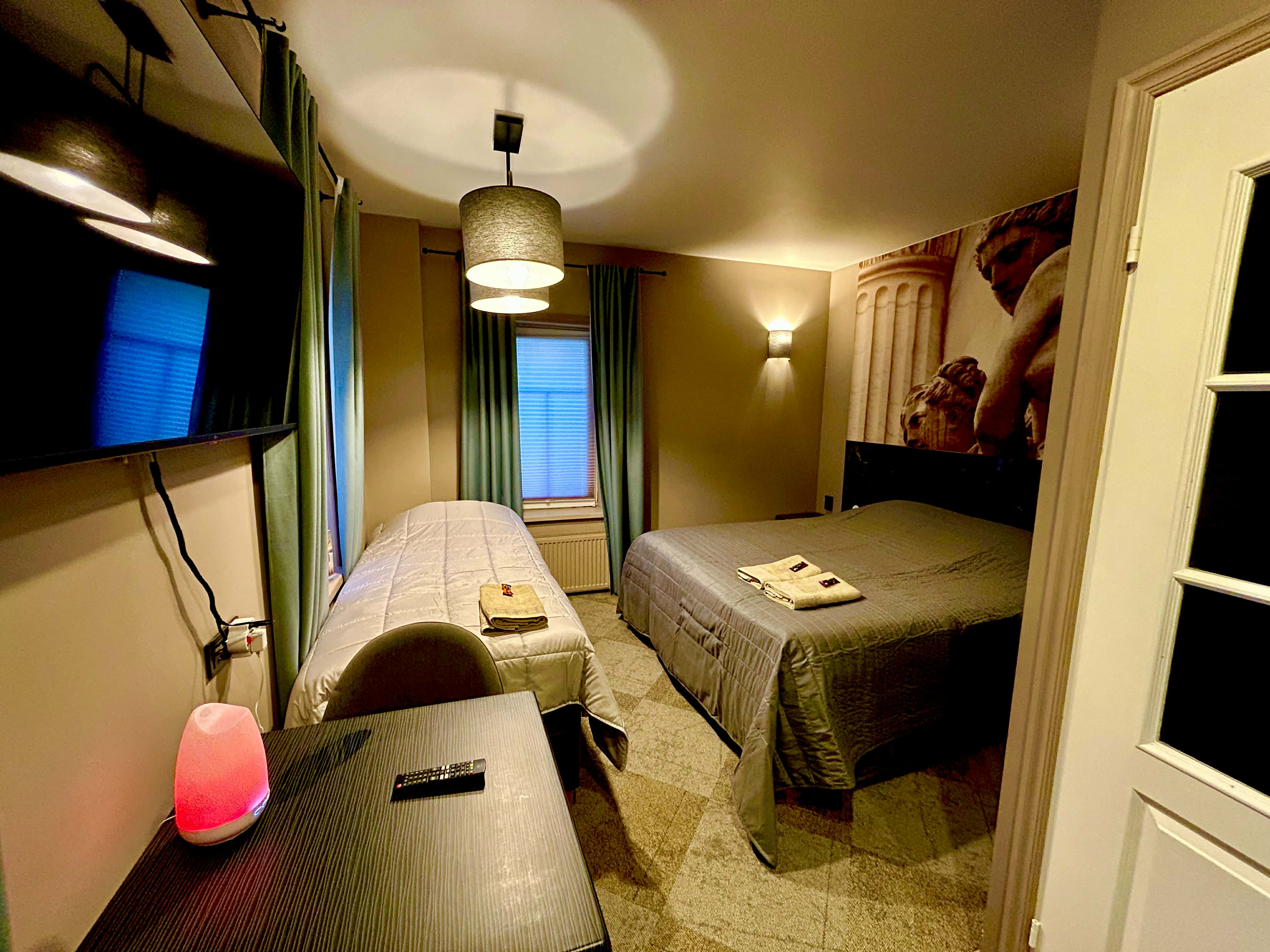 Deluxe kolmeinimesetuba