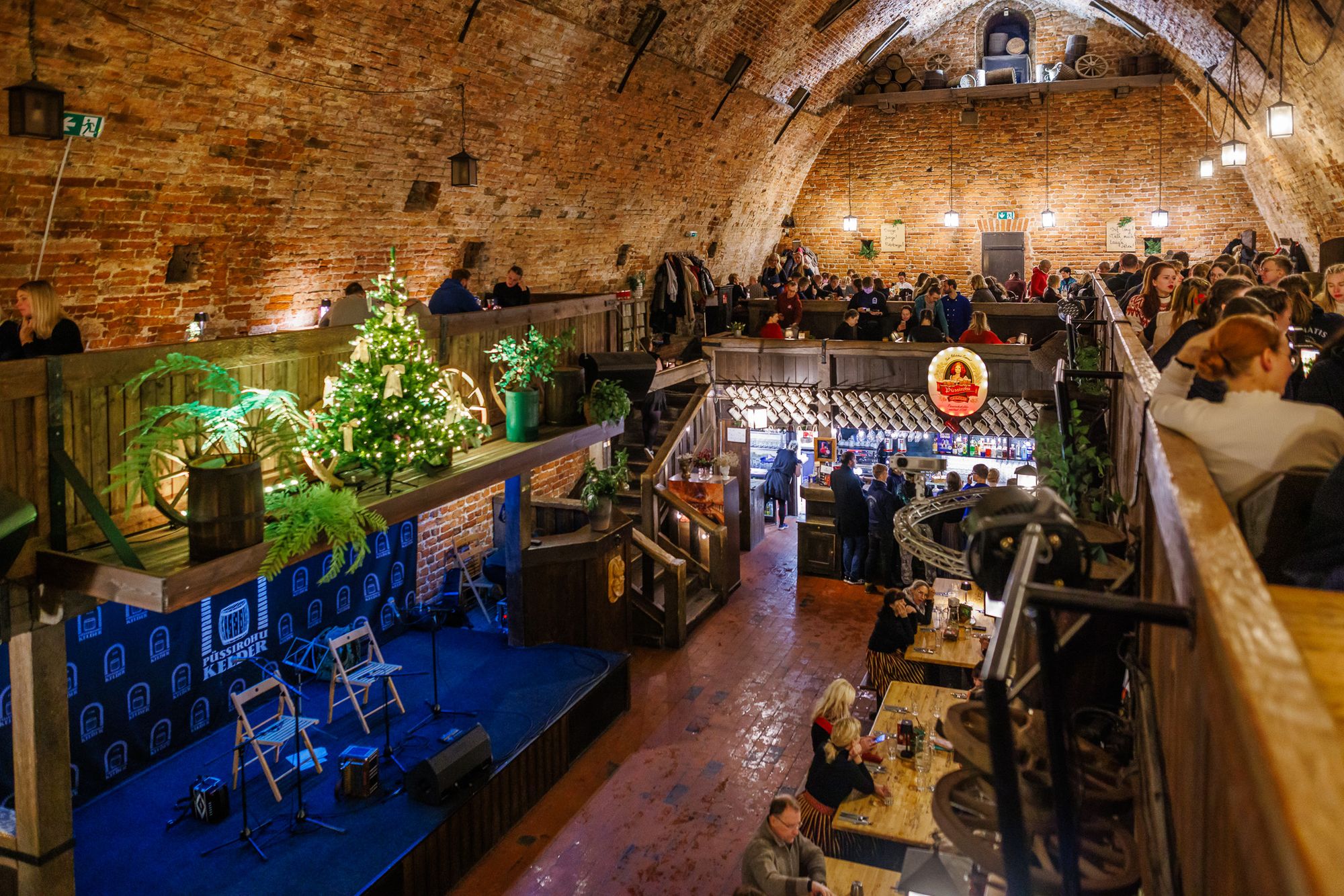 Restaurant Püssirohukelder, which was used as a gunpowder cellar until 1809, can be found right on the slope of Tartu Toomemägi. It was built in 1767 