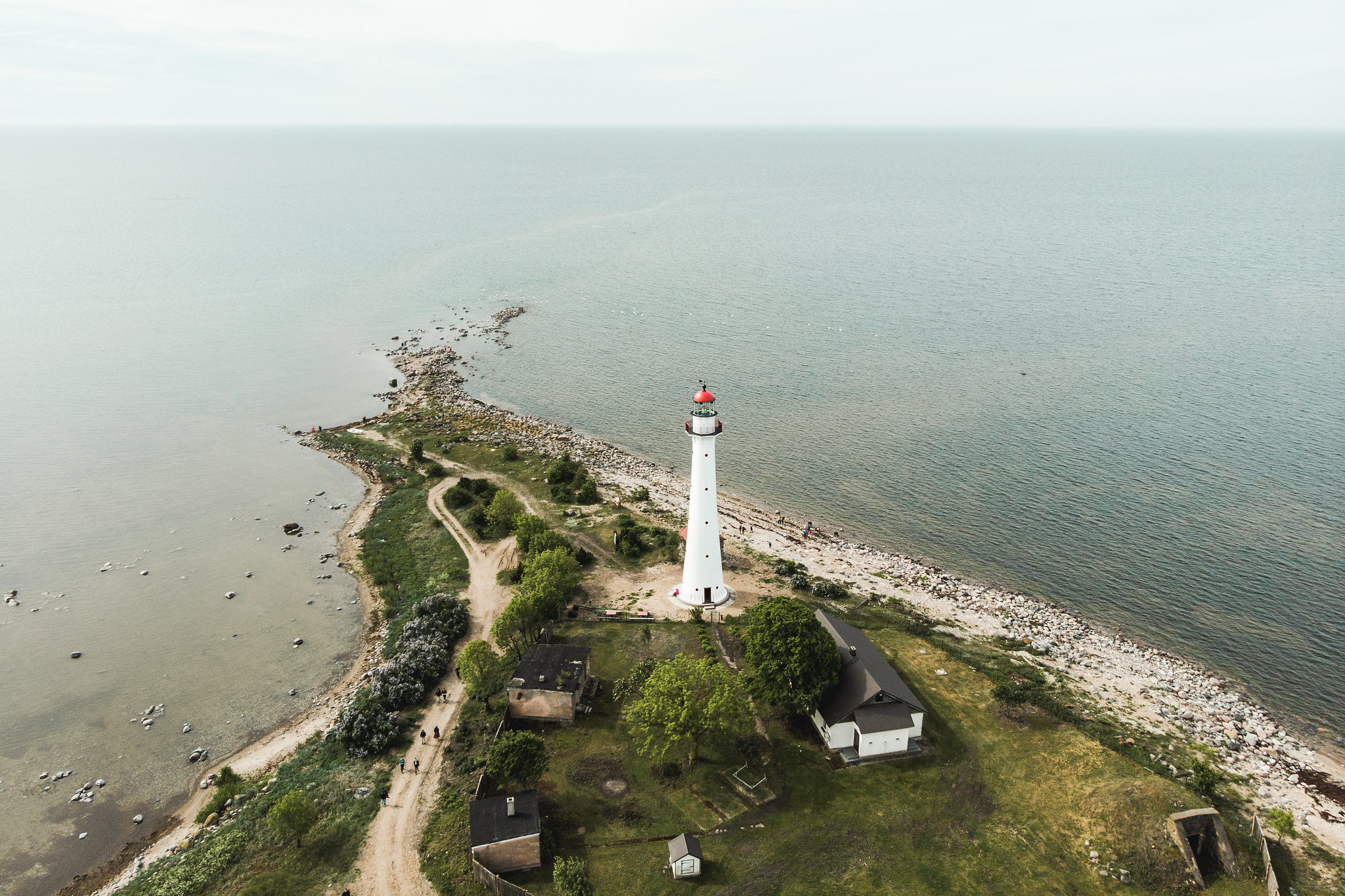 4 tunnise jalgrattamatka vältel sõidetakse läbi Kihnu saare neli küla. Külastatakse äsja renoveeritud tuletorni, Kihnu muuseumi ning ka kirikut. Selle
