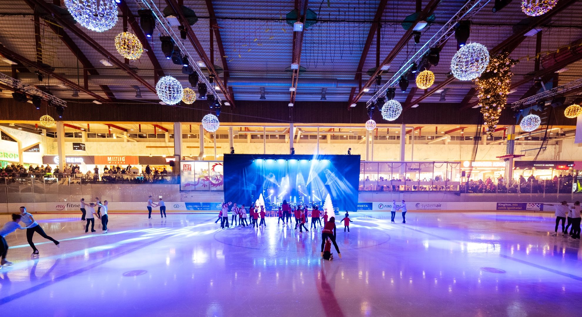 Jõuluuisutamine Lõunakeskuse Astri uisuväljakul