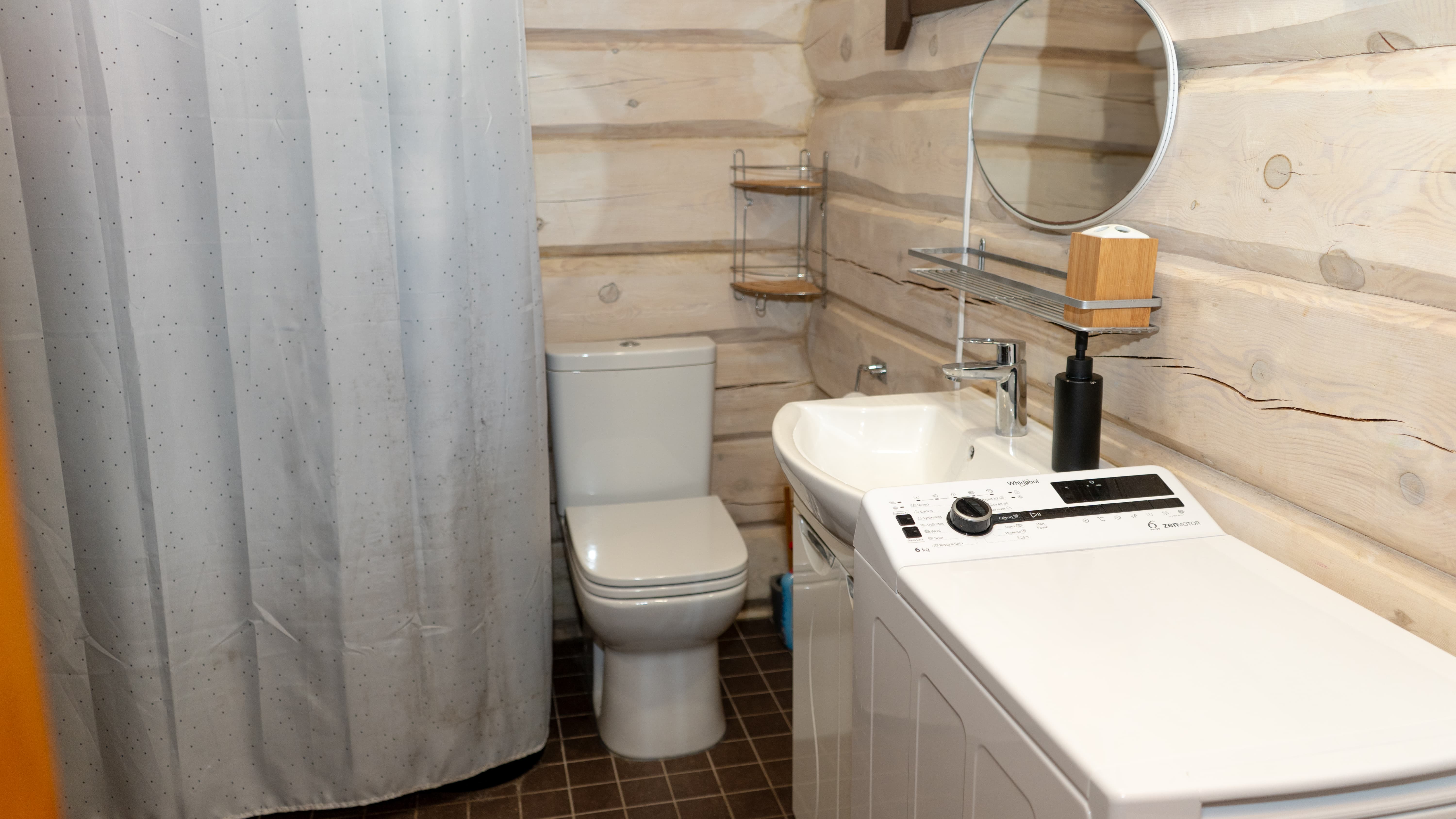 Tualettruum Mere Holiday Home Saaremaal