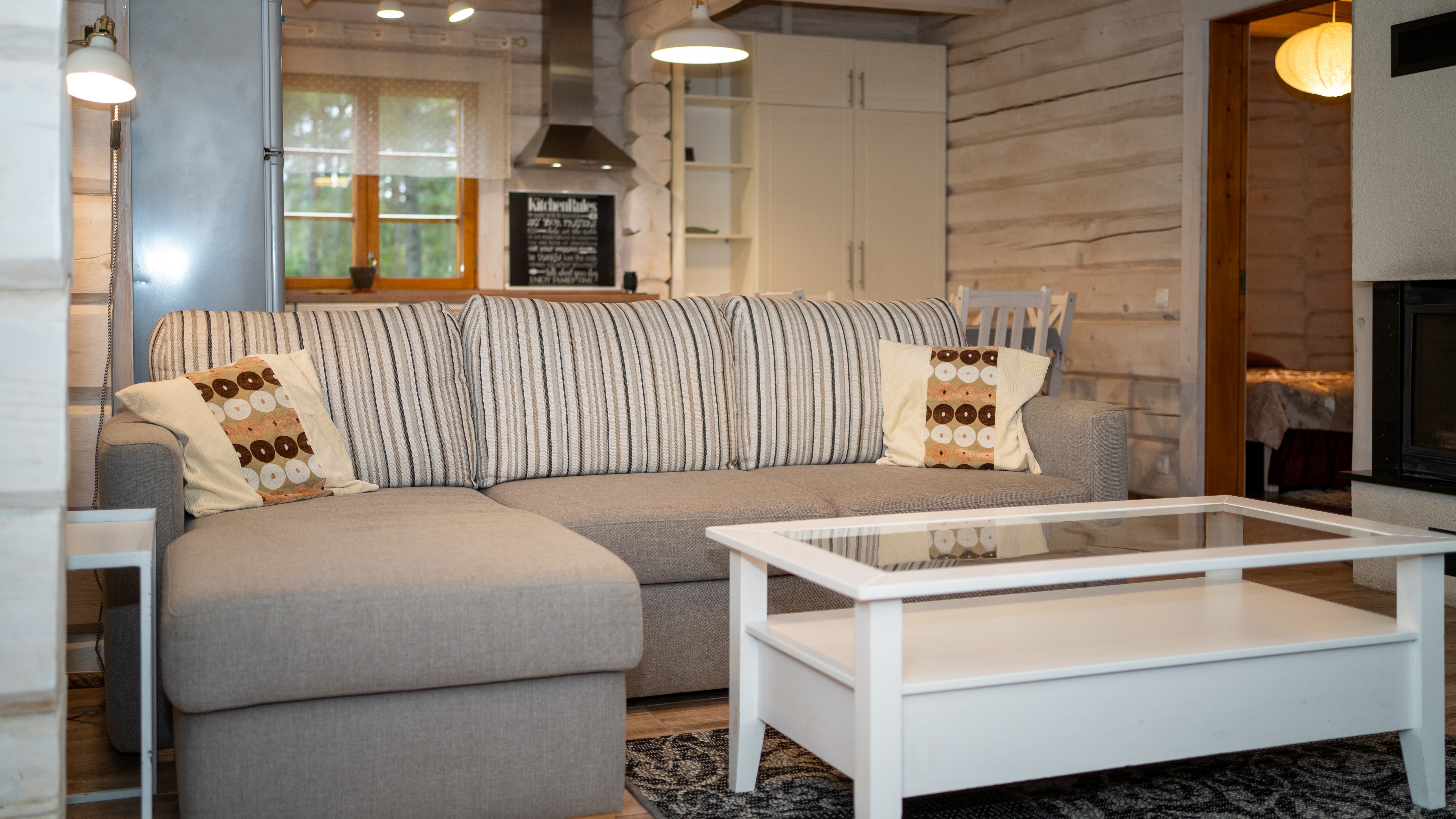 Mugava diivaniga elutuba