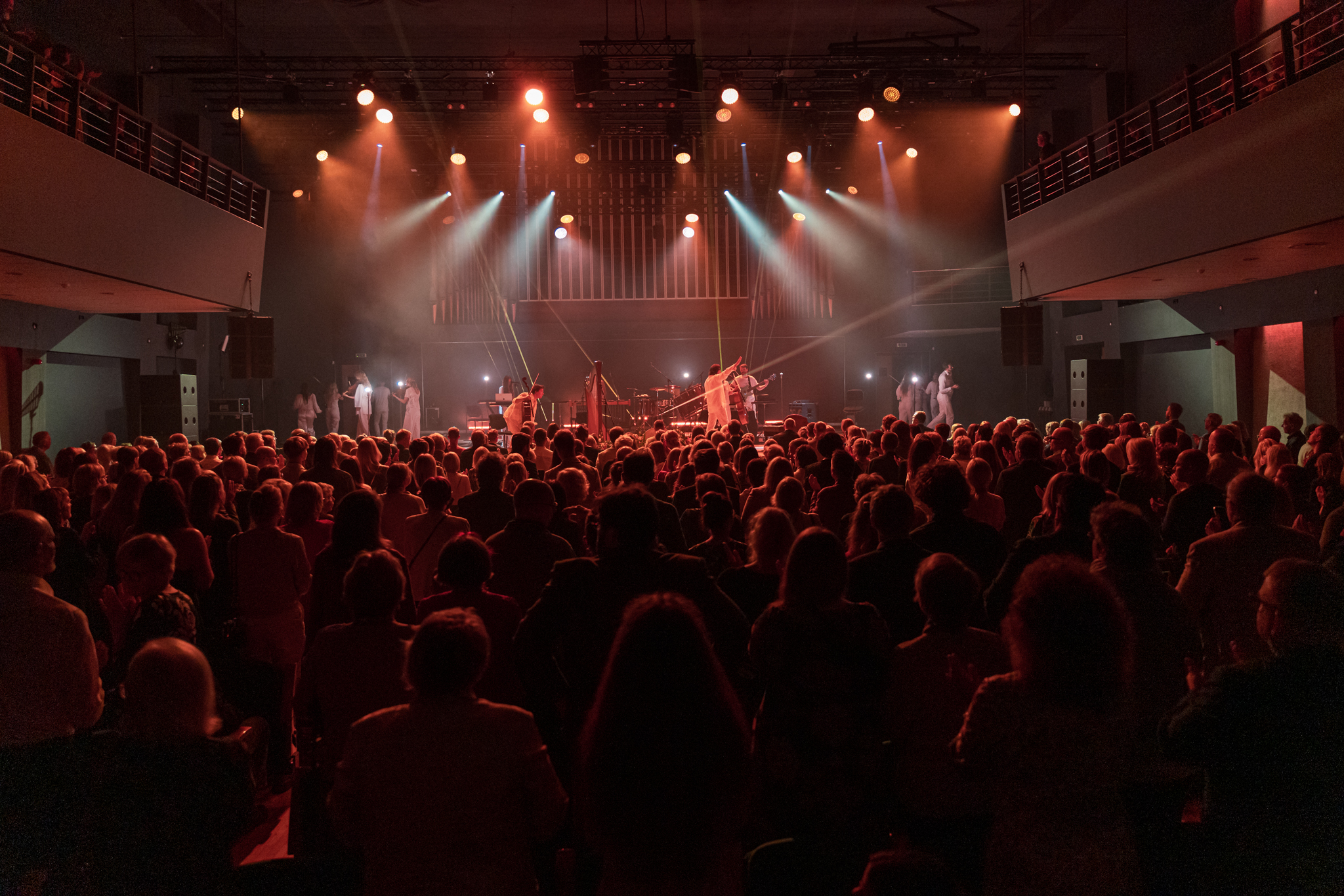 Vanemuines koncertzāles lielajā zāle ietilpst līdz 800 viesiem