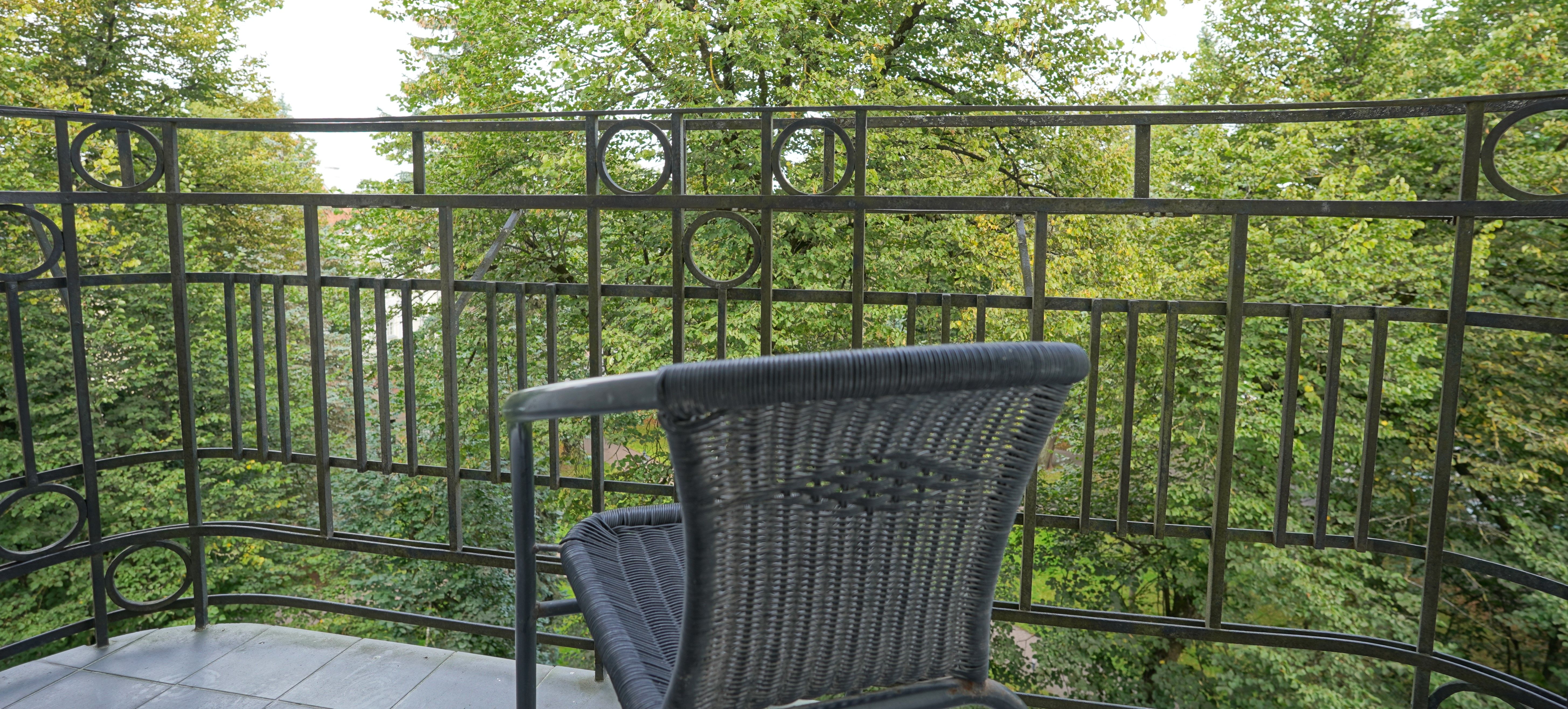 Barclay Hotelli juugendstiilis sepitsustega rõdupiire