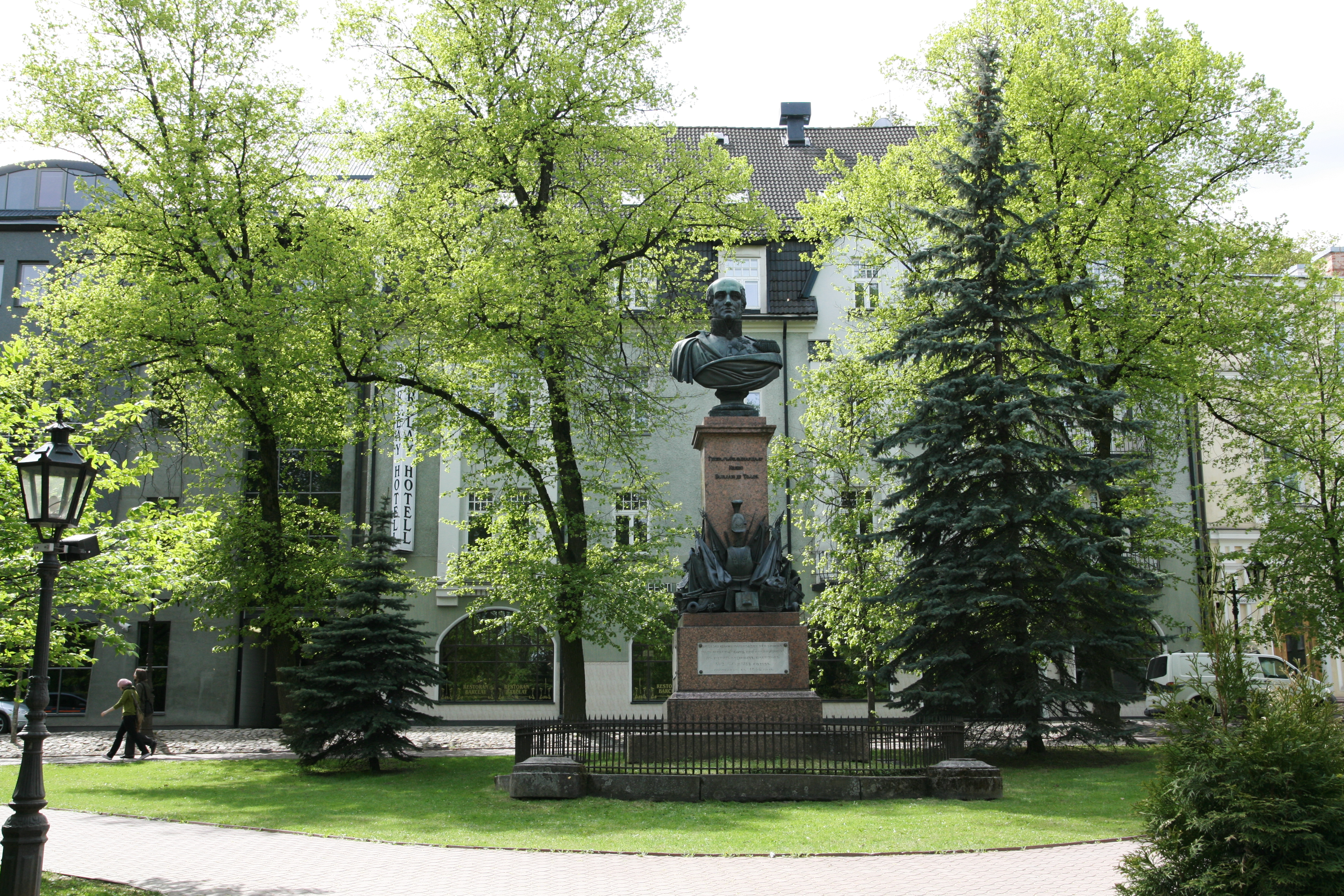 Barclay de Tolly monument