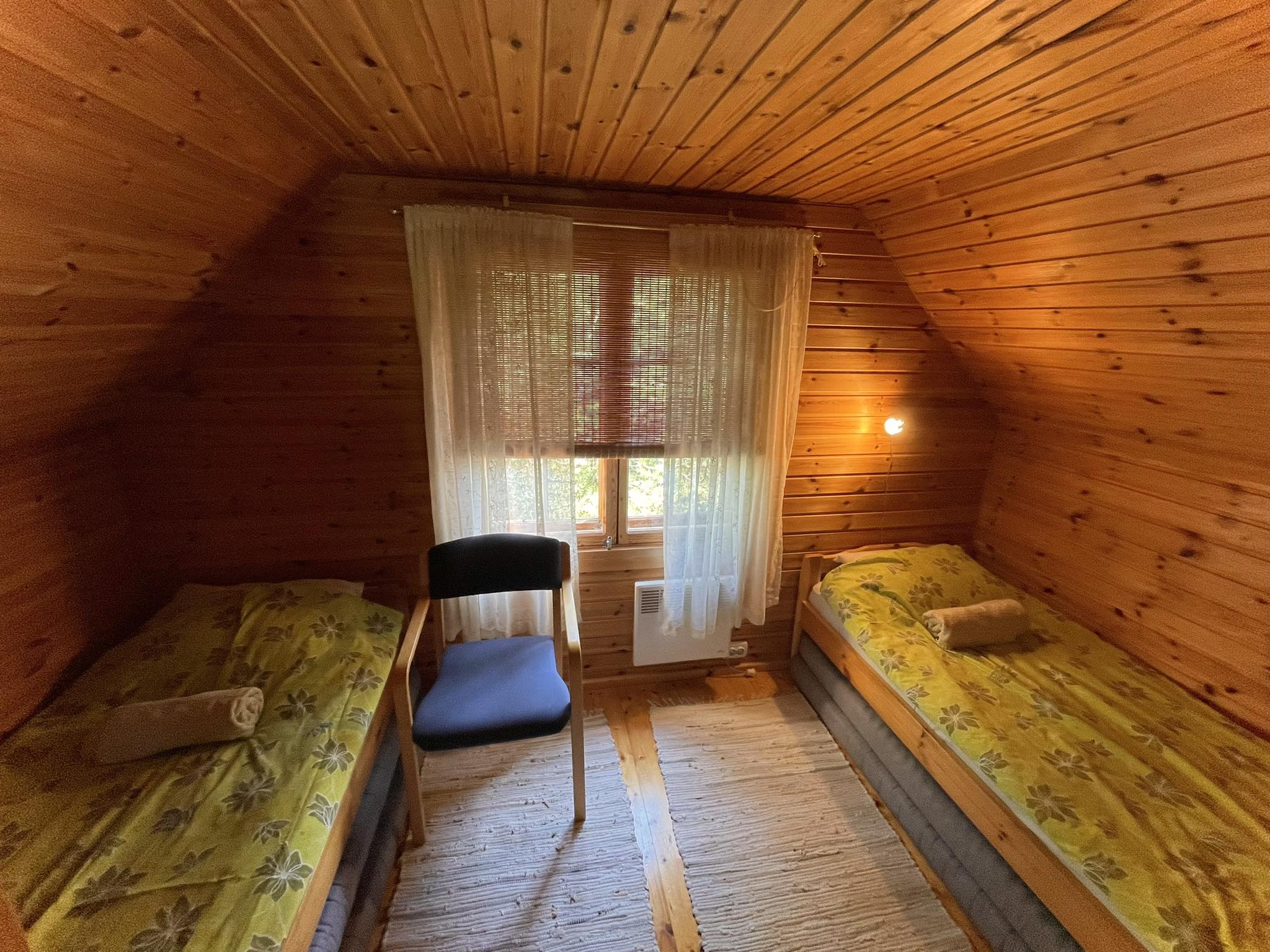 Magamistuba kahe eraldi voodiga