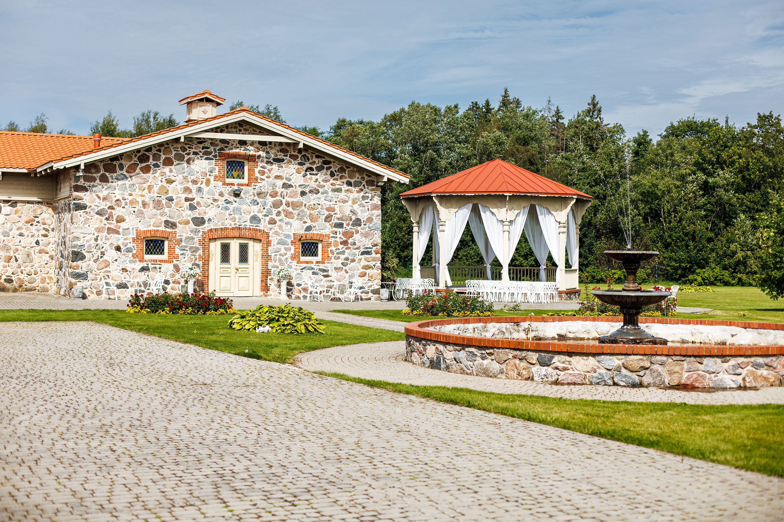 Auree Peomaja esine hoov