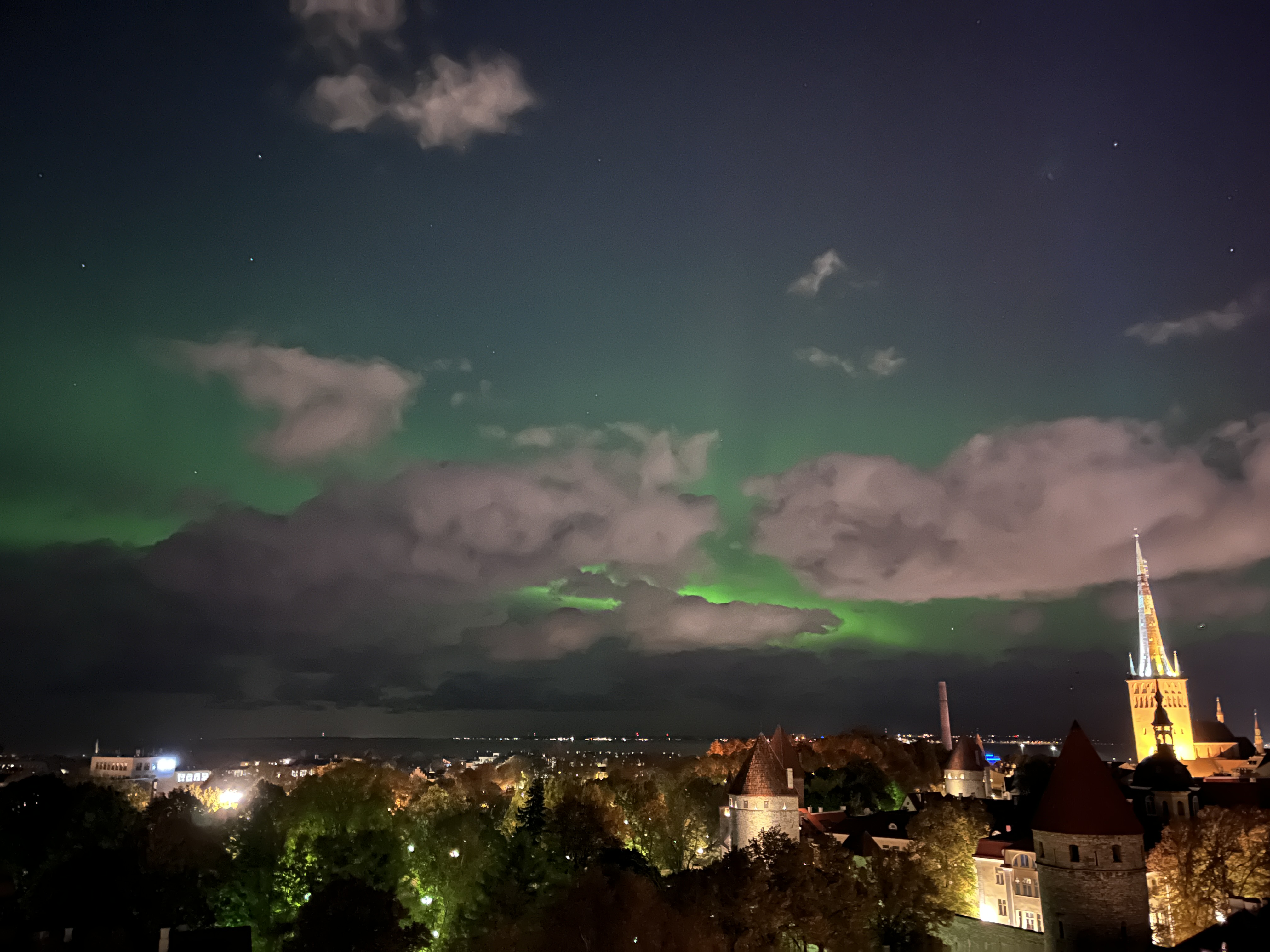 Virmalised Tallinna kohal