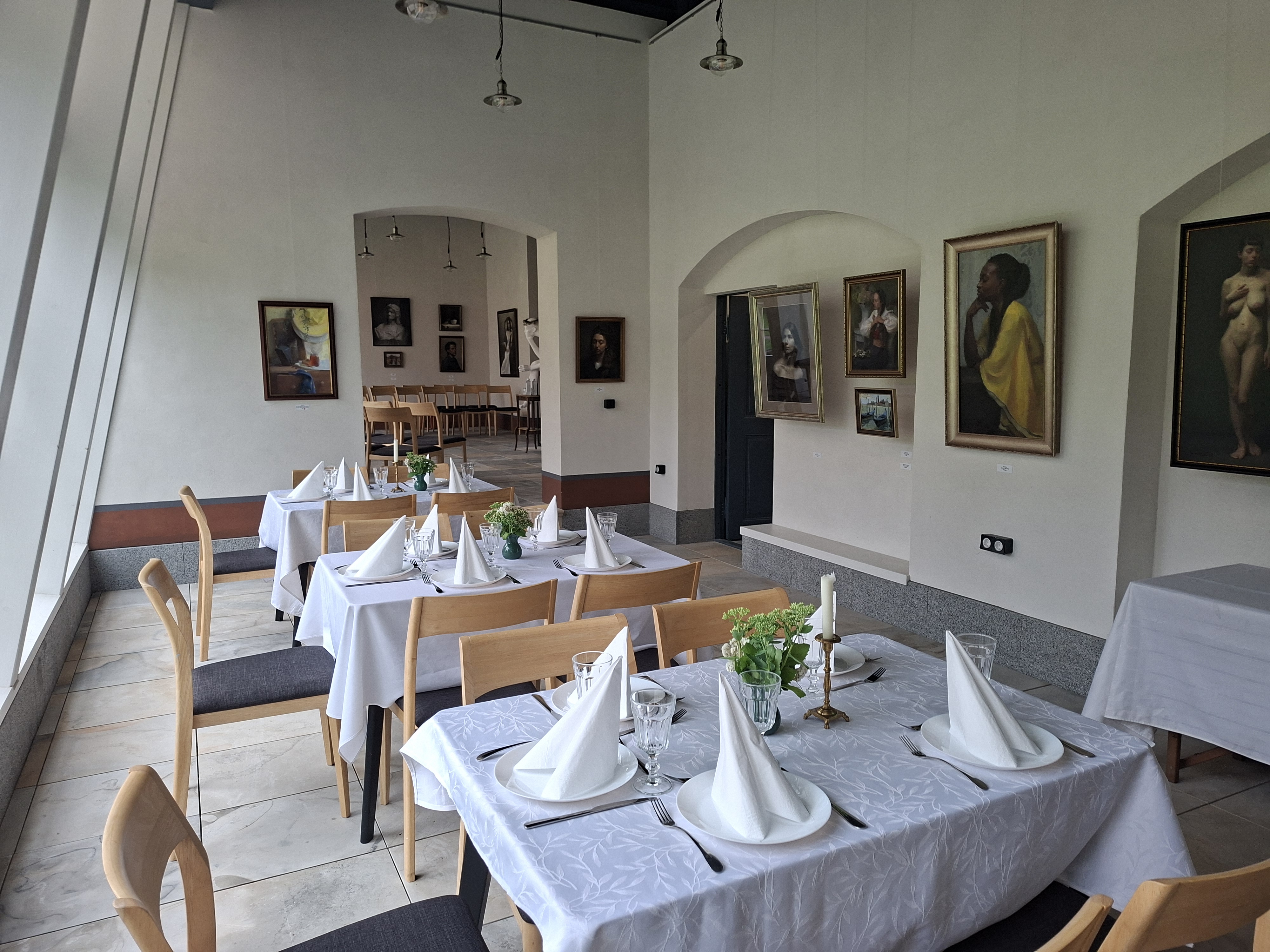 Käesalu mõisa oranžerii, seminari toitlustus külgsaalides