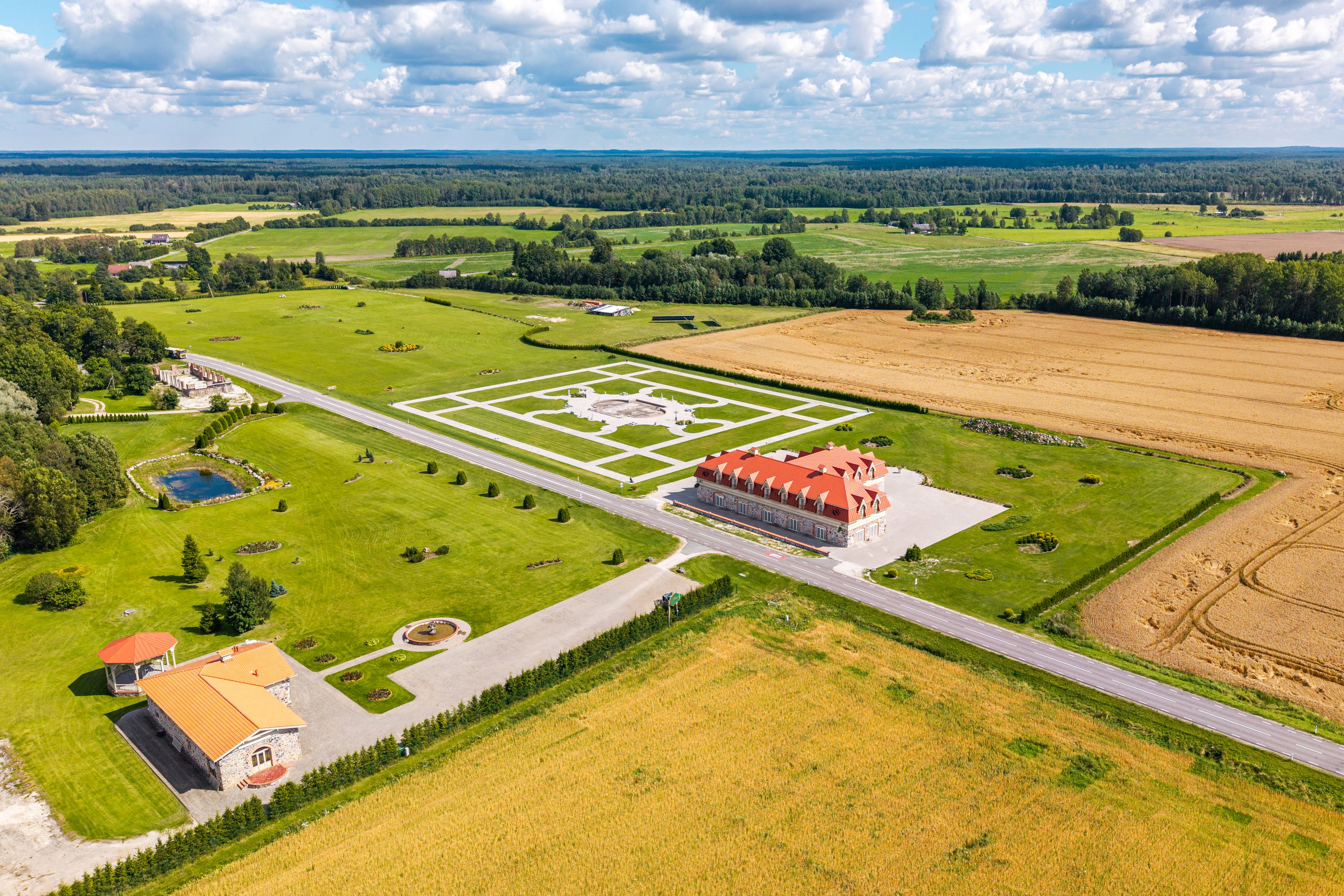 Auree Antiikhotelli droonivaade