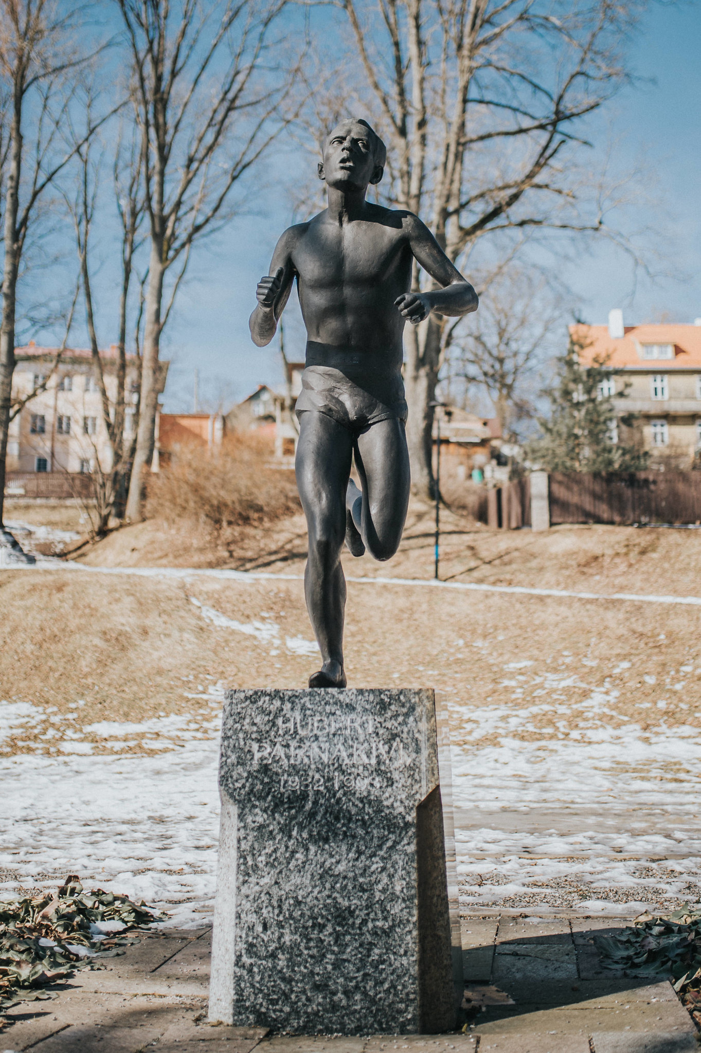 Skuptuur  "Jooksja" talvel