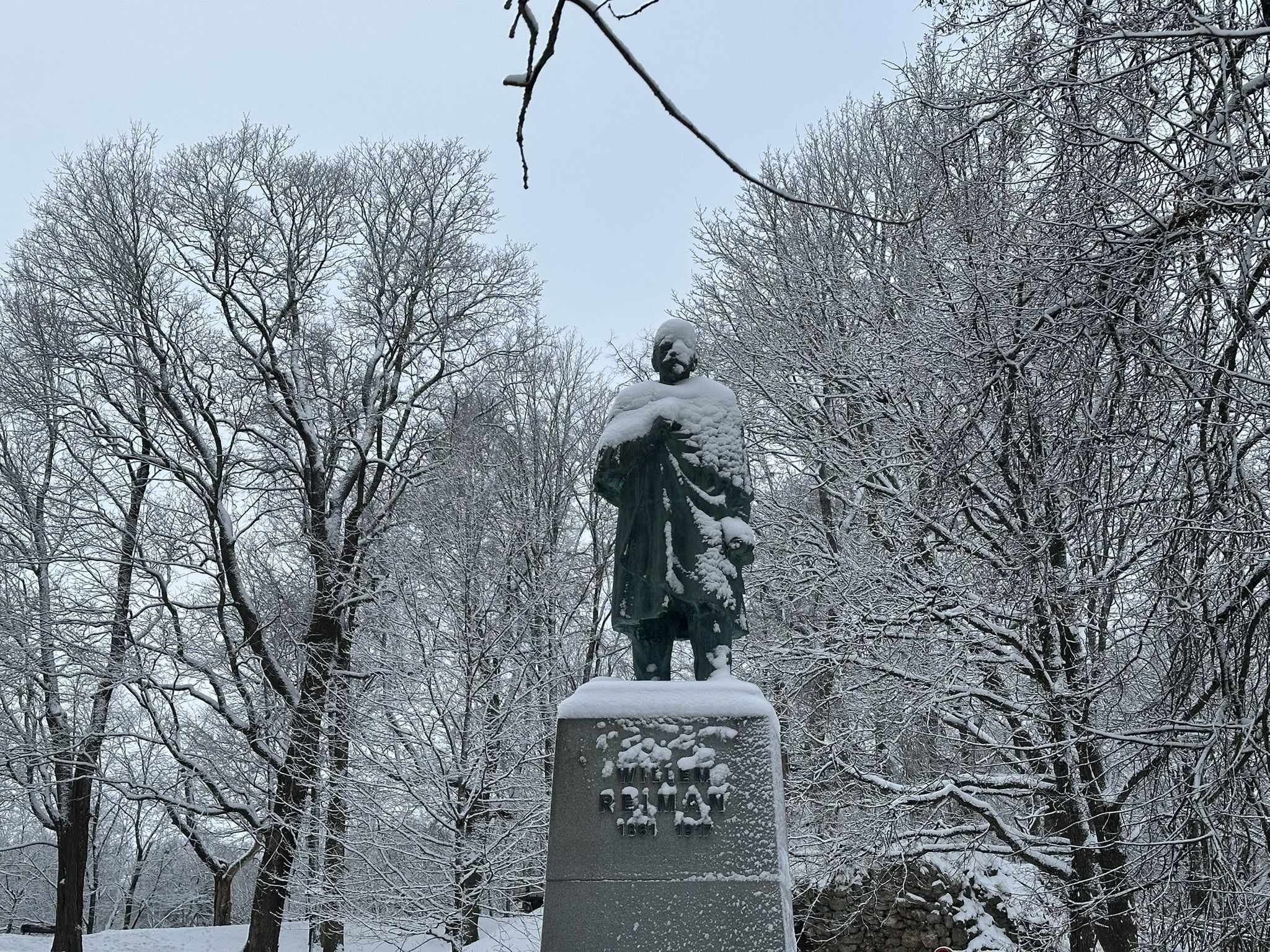 Villem Reimani monument