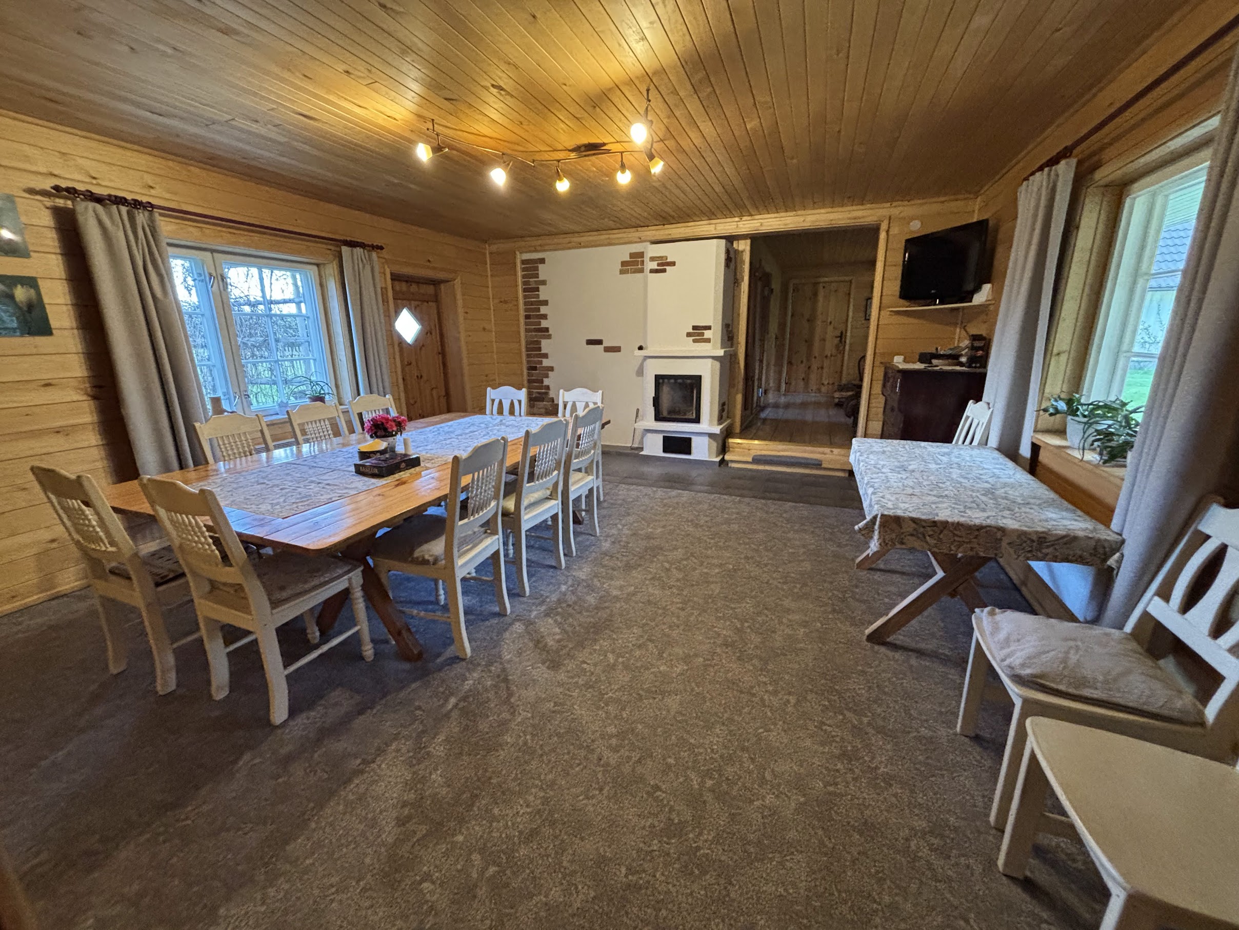 Männi Farm Holiday House dining room.