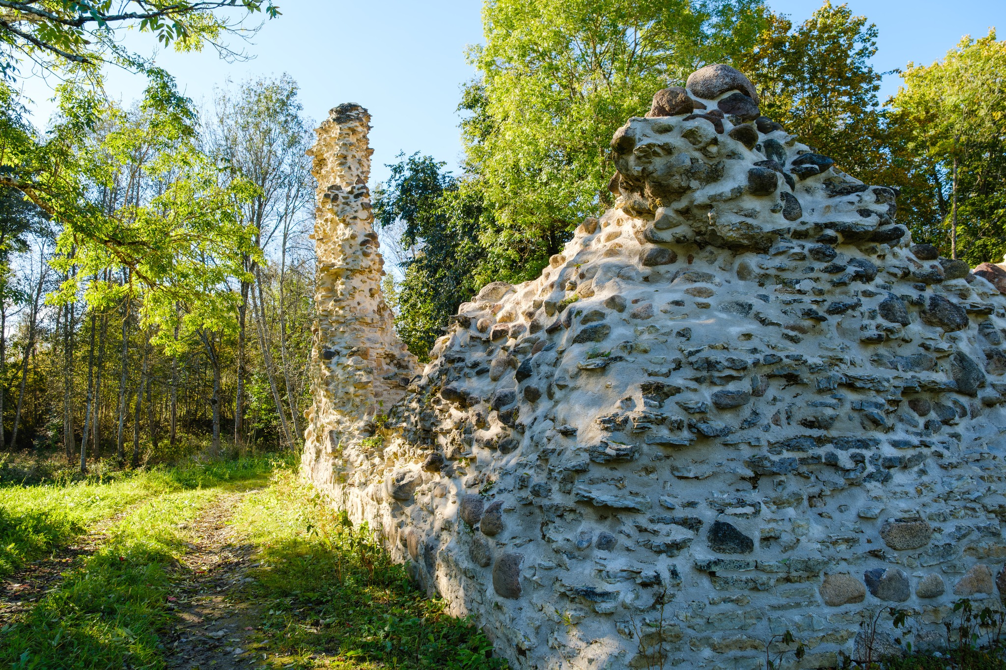 Angerja vasall-linnuse varemed Raplamaal