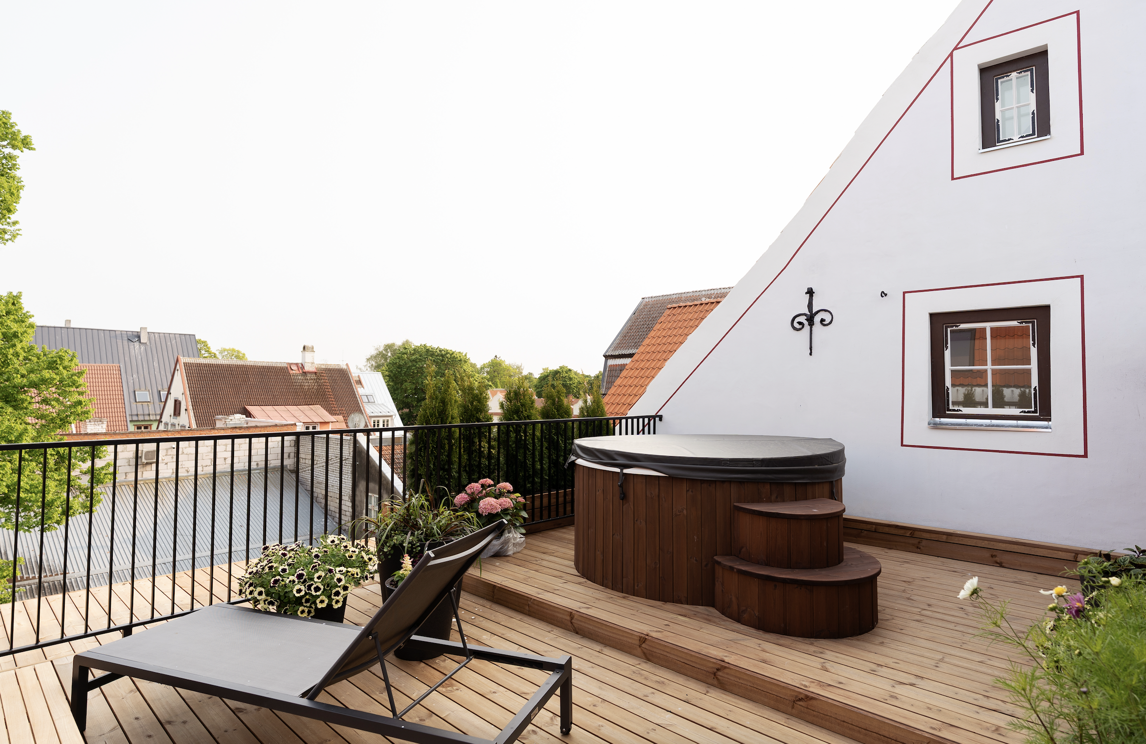 Hot tub on the rooftop terrace