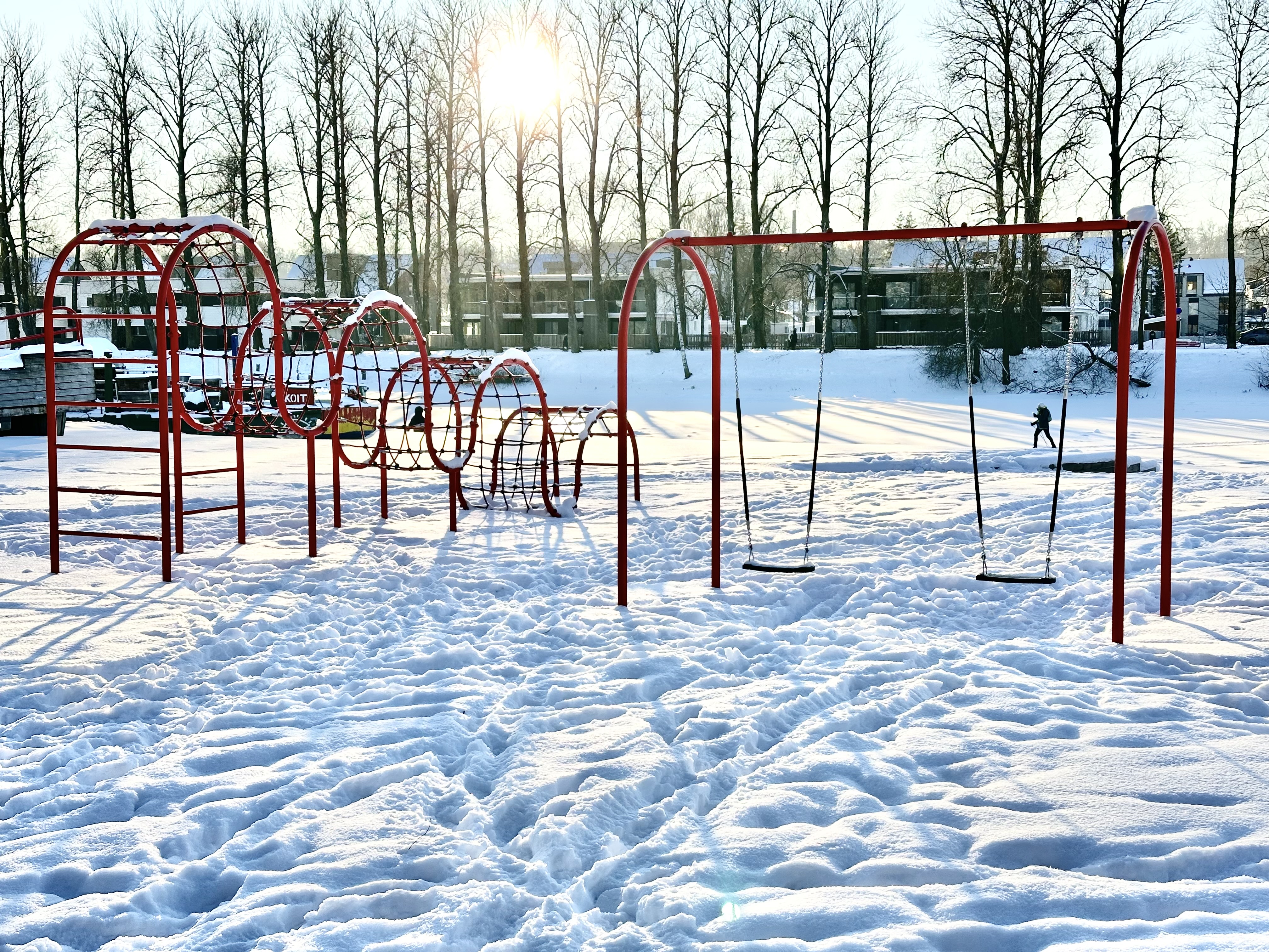 Emajõe linnaujula mänguväljak talvel
