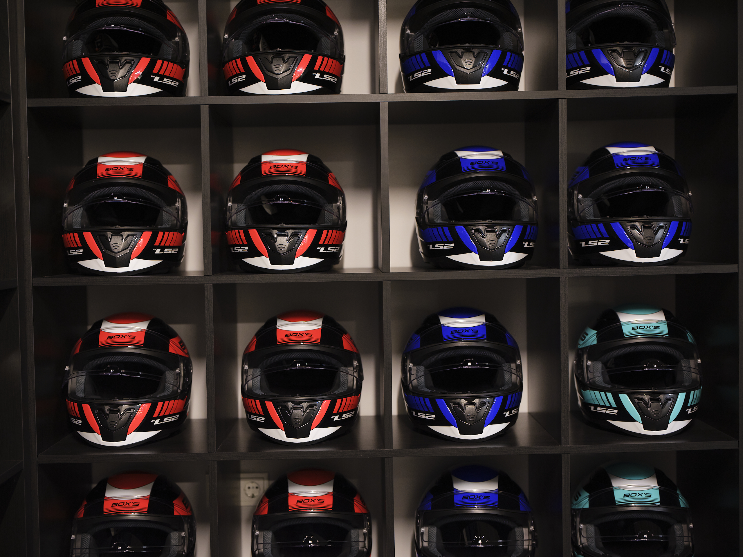 Ķiveres braukšanai ar kartingu