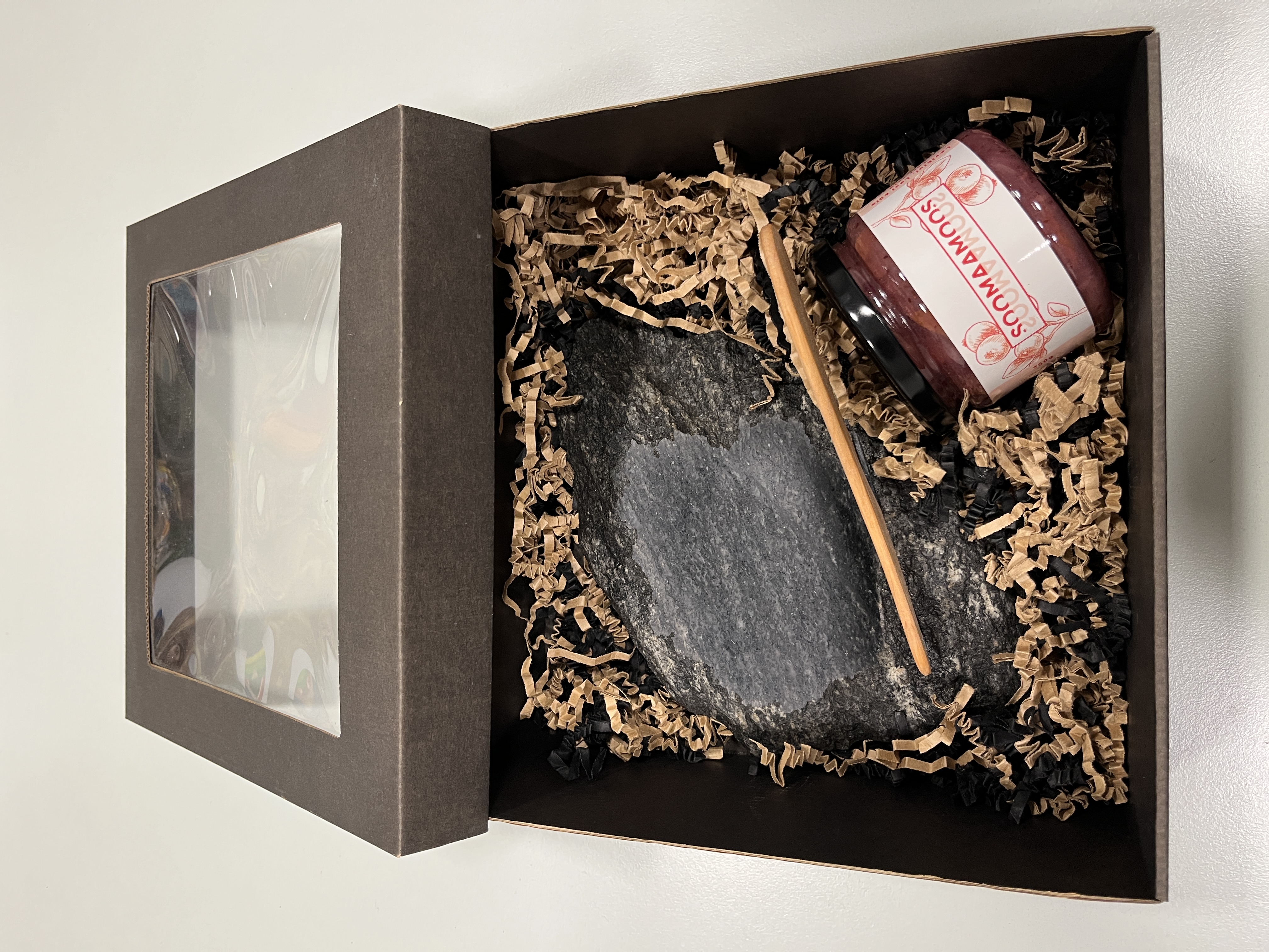 Levikivi käsitööpood. Kingitus - SoomaamooS ja maakivist toidualus