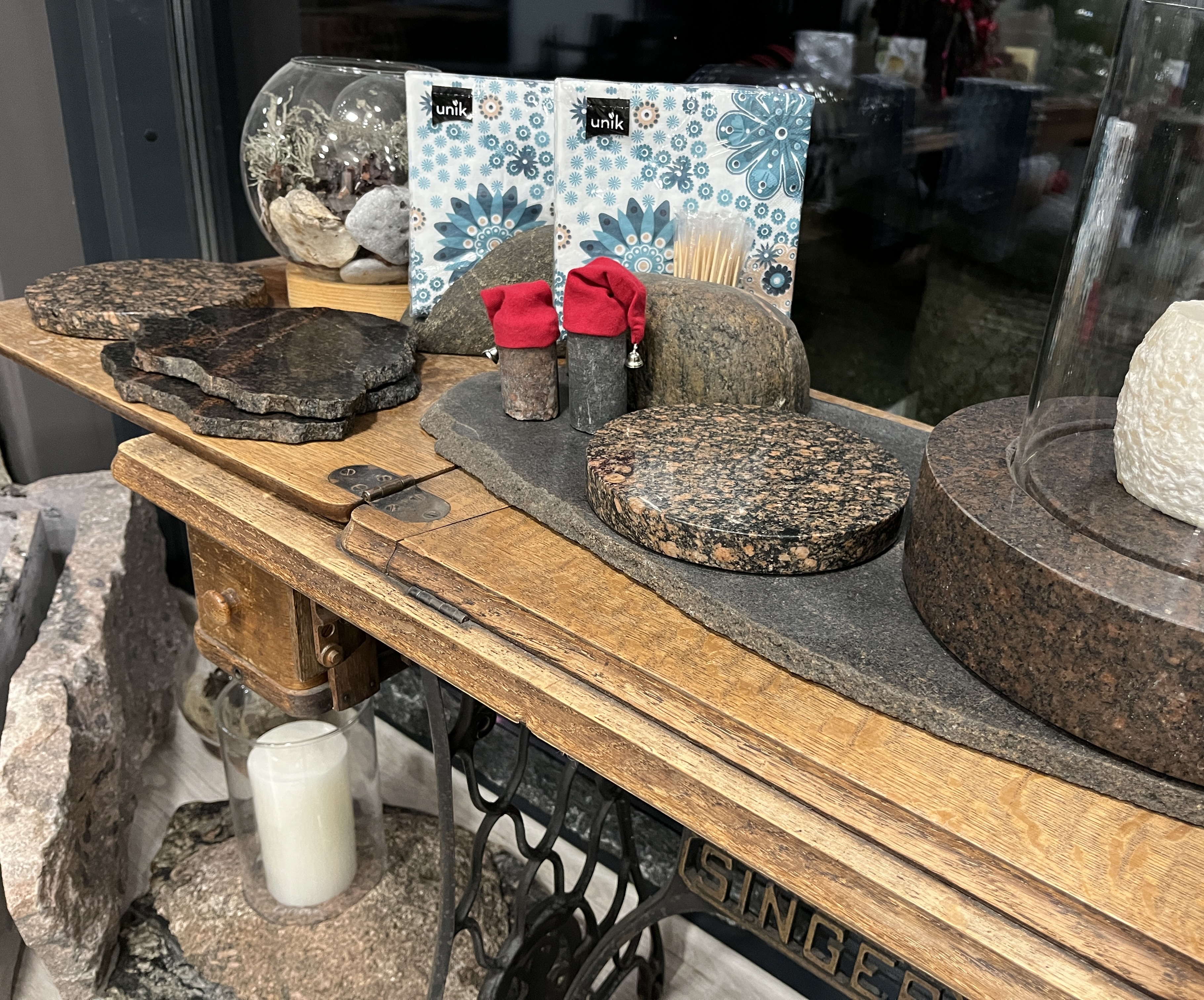 Aegumatu ilu, kordumatu välimus, vastupidav sajandeid... Levikivi väärindab Eesti maakivi. Teeme koostööd arhitektide ja ehitajatega, skulptorite ja r