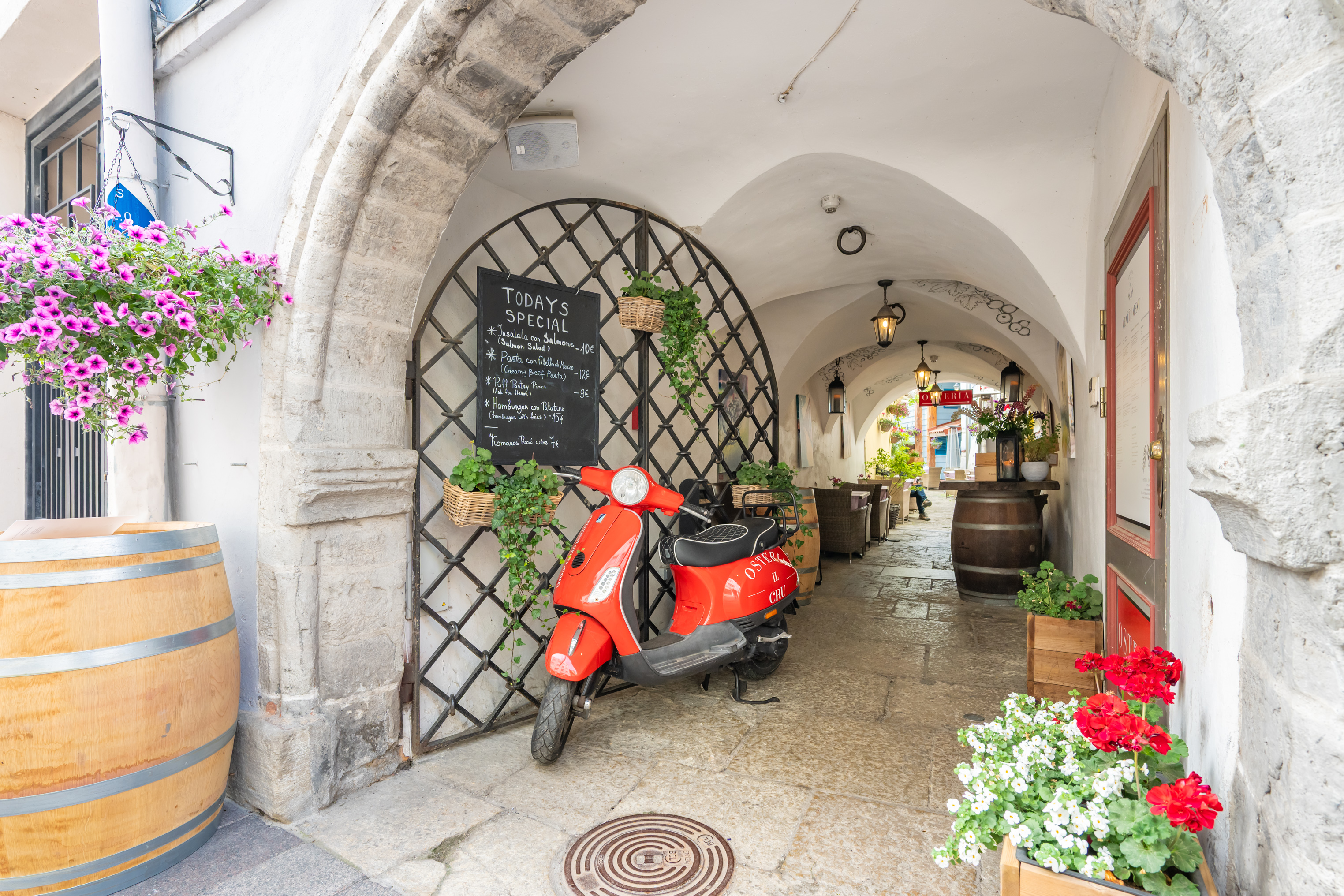 Osteria il Cru terass vanalinnas