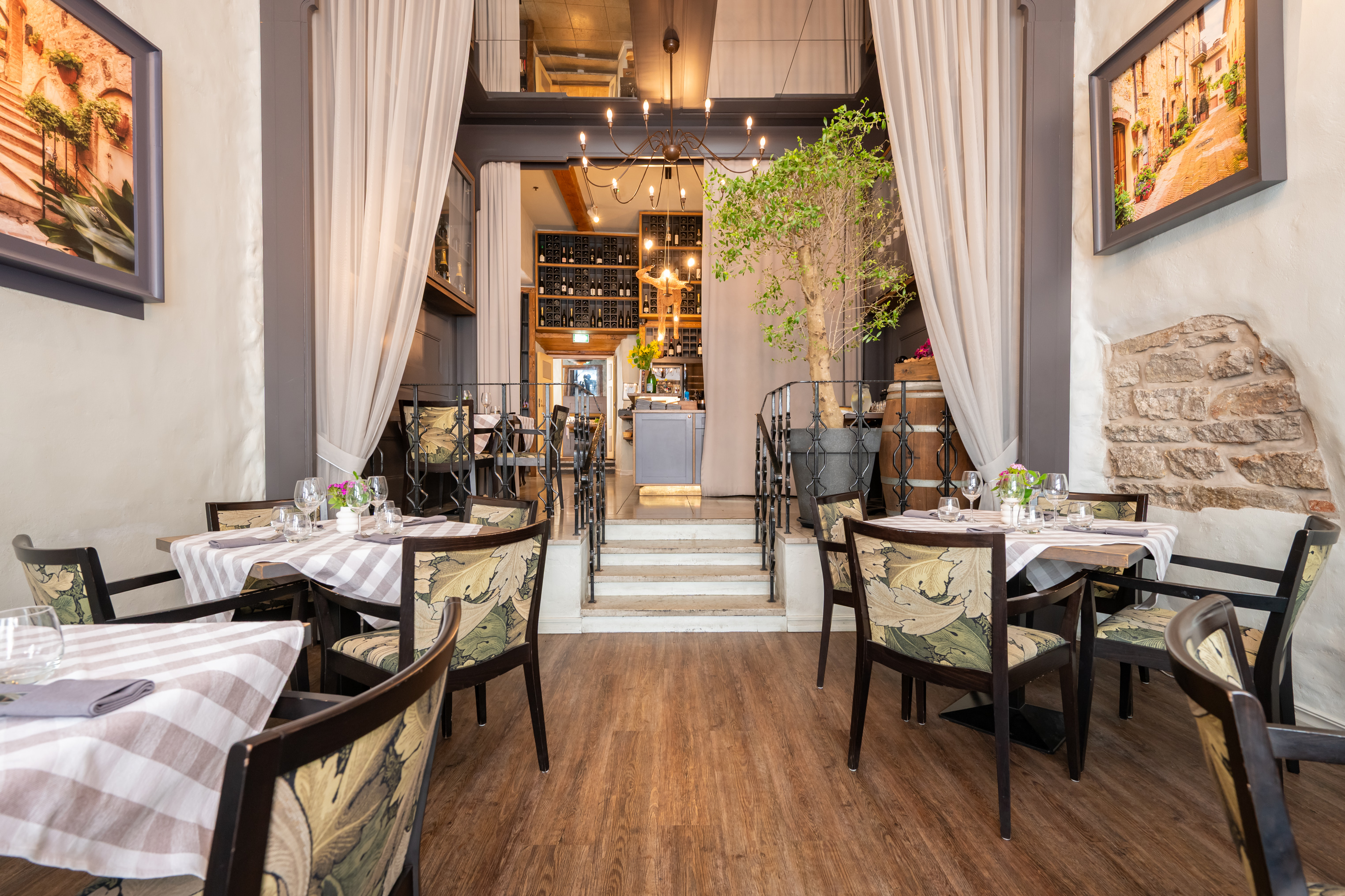 Ciao! Osteria il Cru is your pass to the heart of authentic Italian cuisine. As you enter, you'll be immersed in a sunny Mediterranean atmosphere, sym